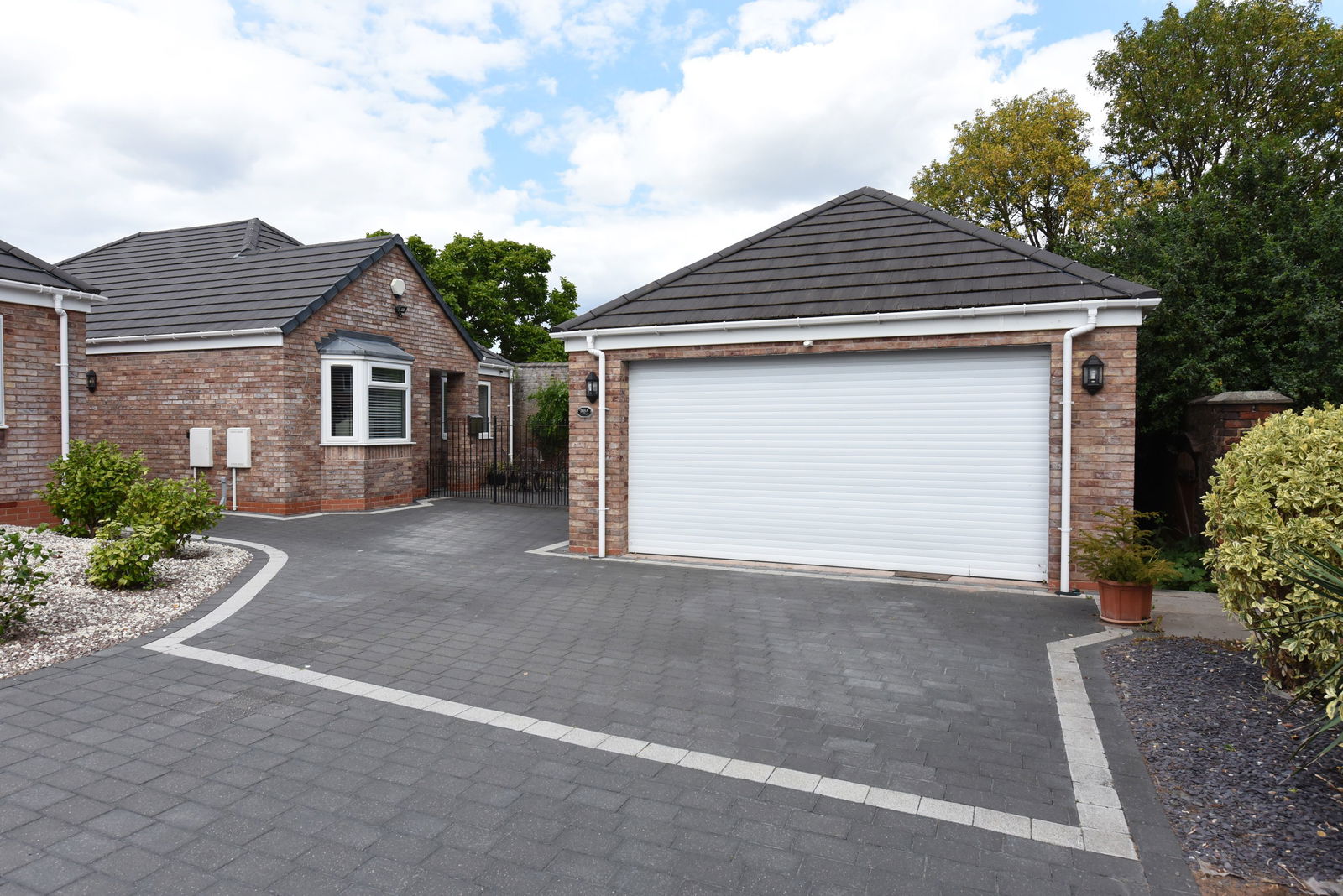 2 bedroom Detached bungalow Under Offer
