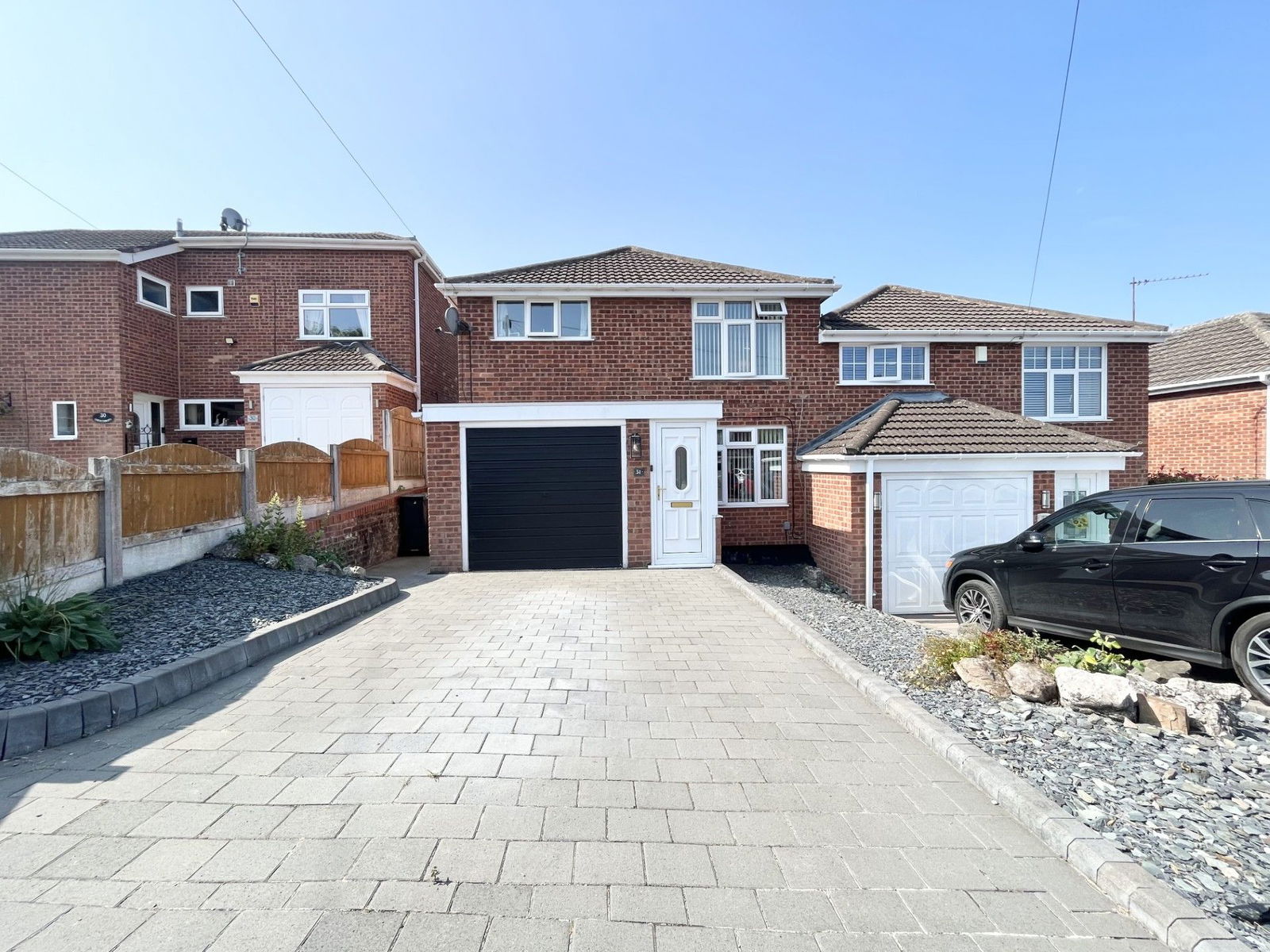 3 bedroom Semi-detached house Under Offer