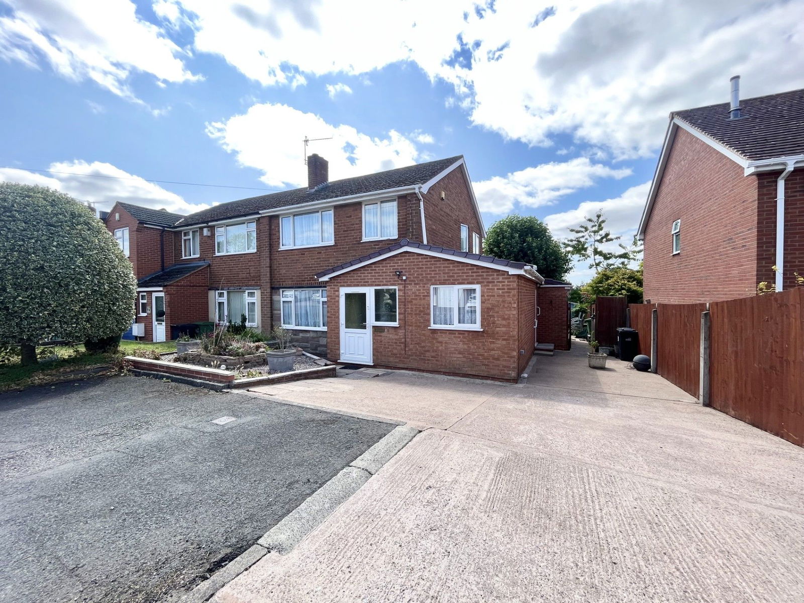 4 bedroom Semi-detached house For Sale