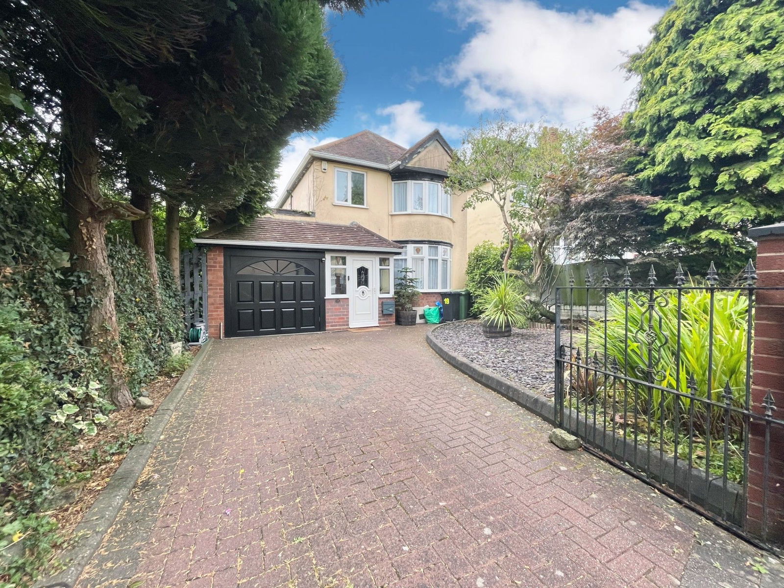 3 bedroom Detached house Under Offer