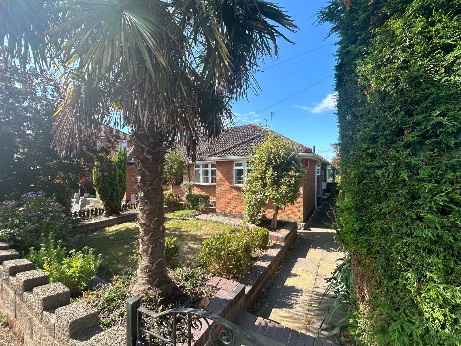 3 bedroom Detached bungalow Under Offer