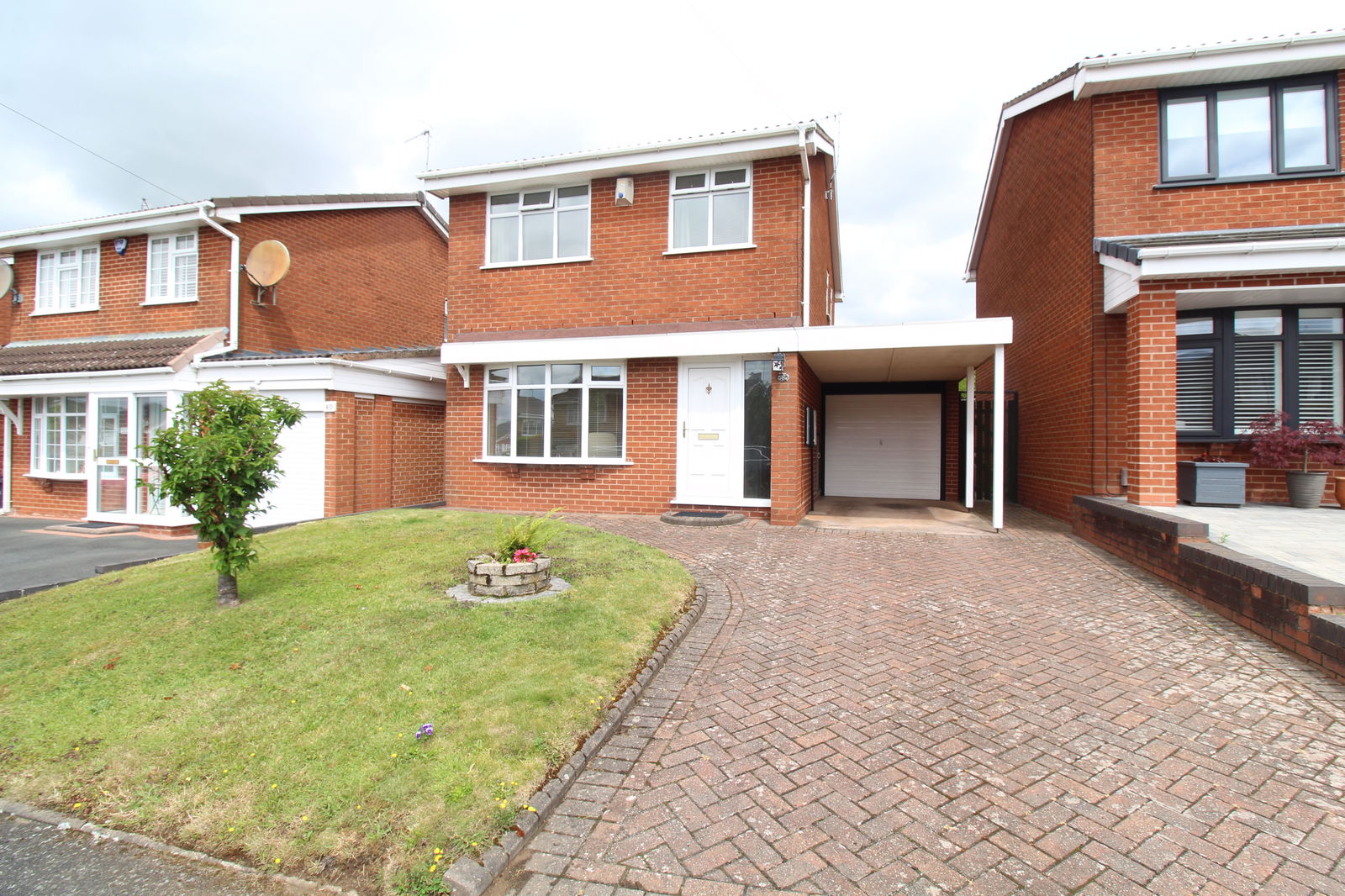 3 bedroom Detached house Under Offer