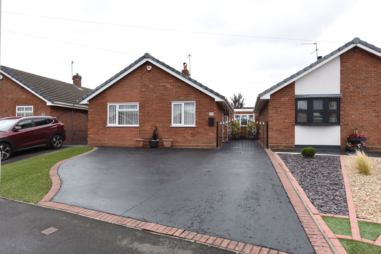 2 bedroom Detached house Under Offer