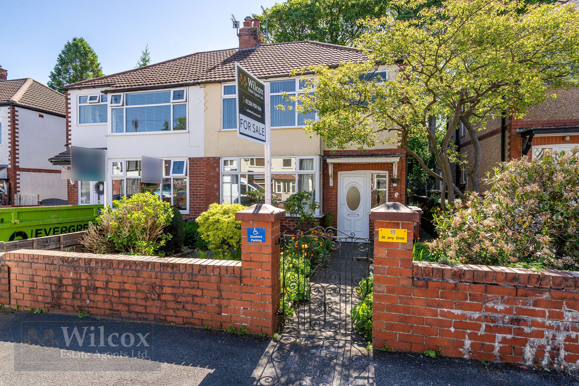 4 bedroom Semi-detached house Under Offer
