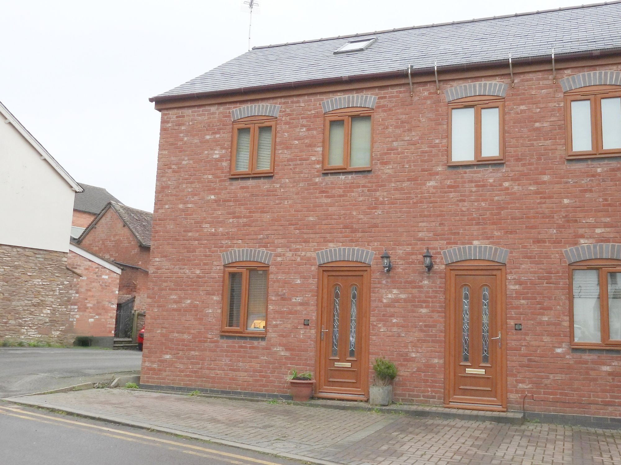 2 bedroom End of terrace house For Sale