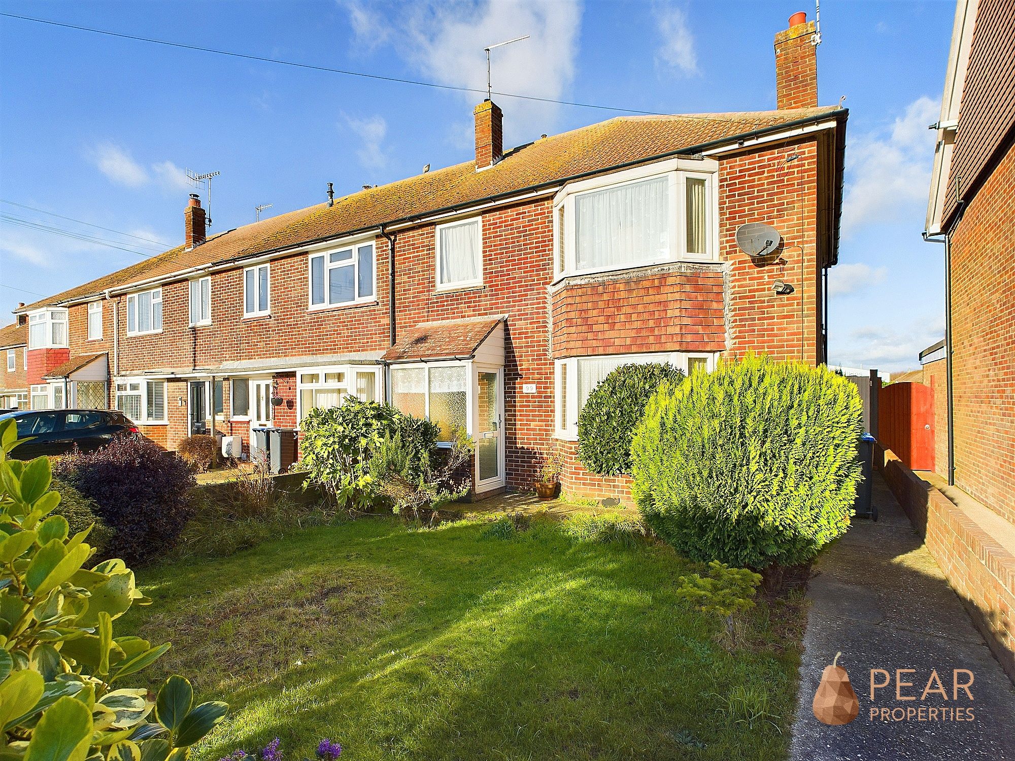 3 bedroom End of terrace house Under Offer