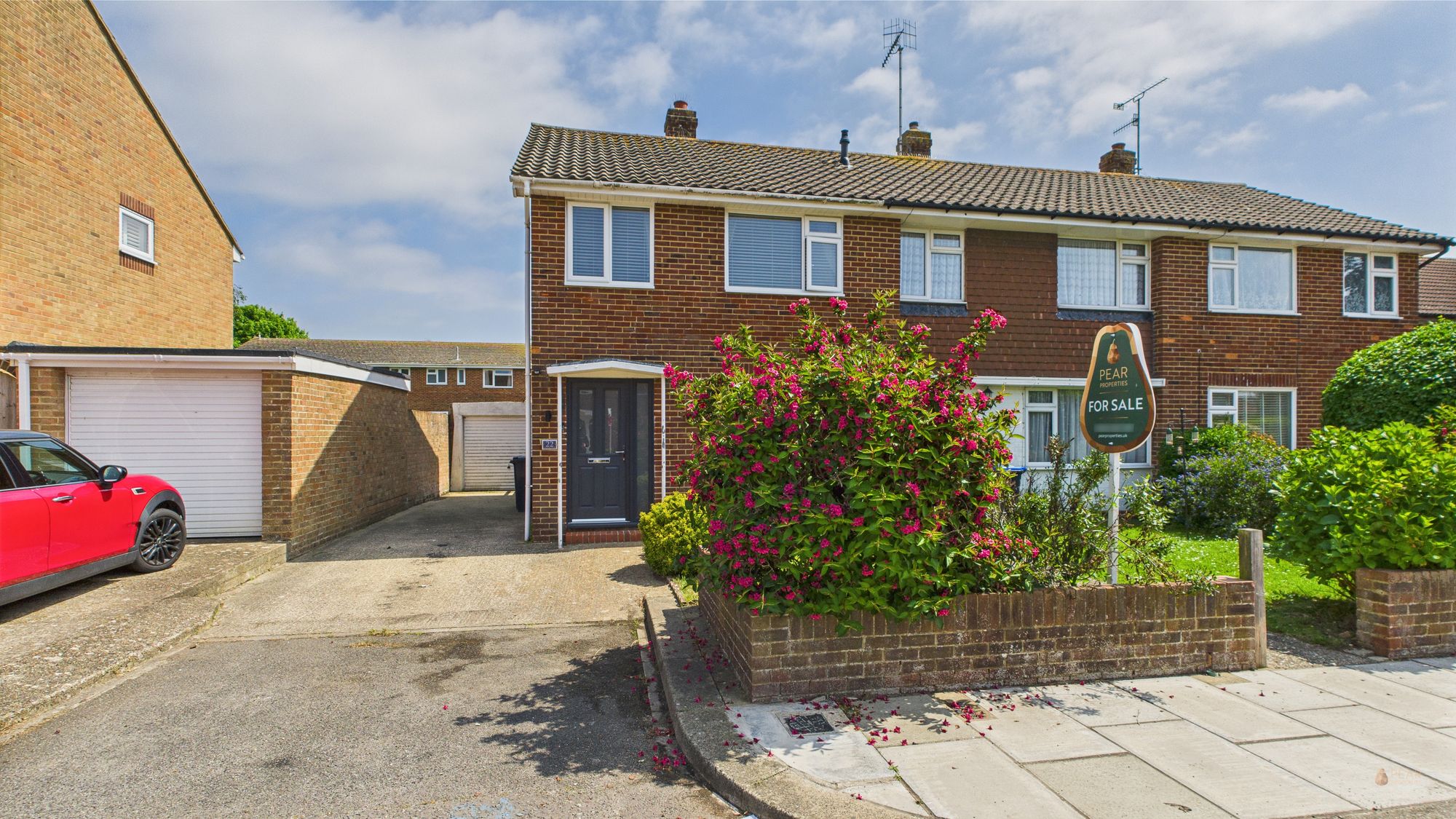 3 bedroom End of terrace house Under Offer
