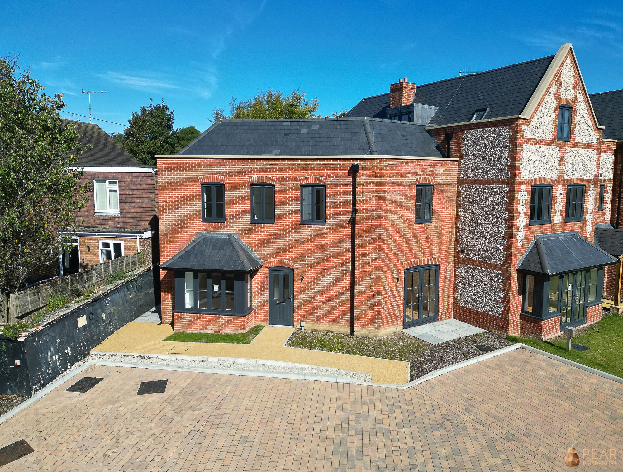 3 bedroom Link detached house For Sale
