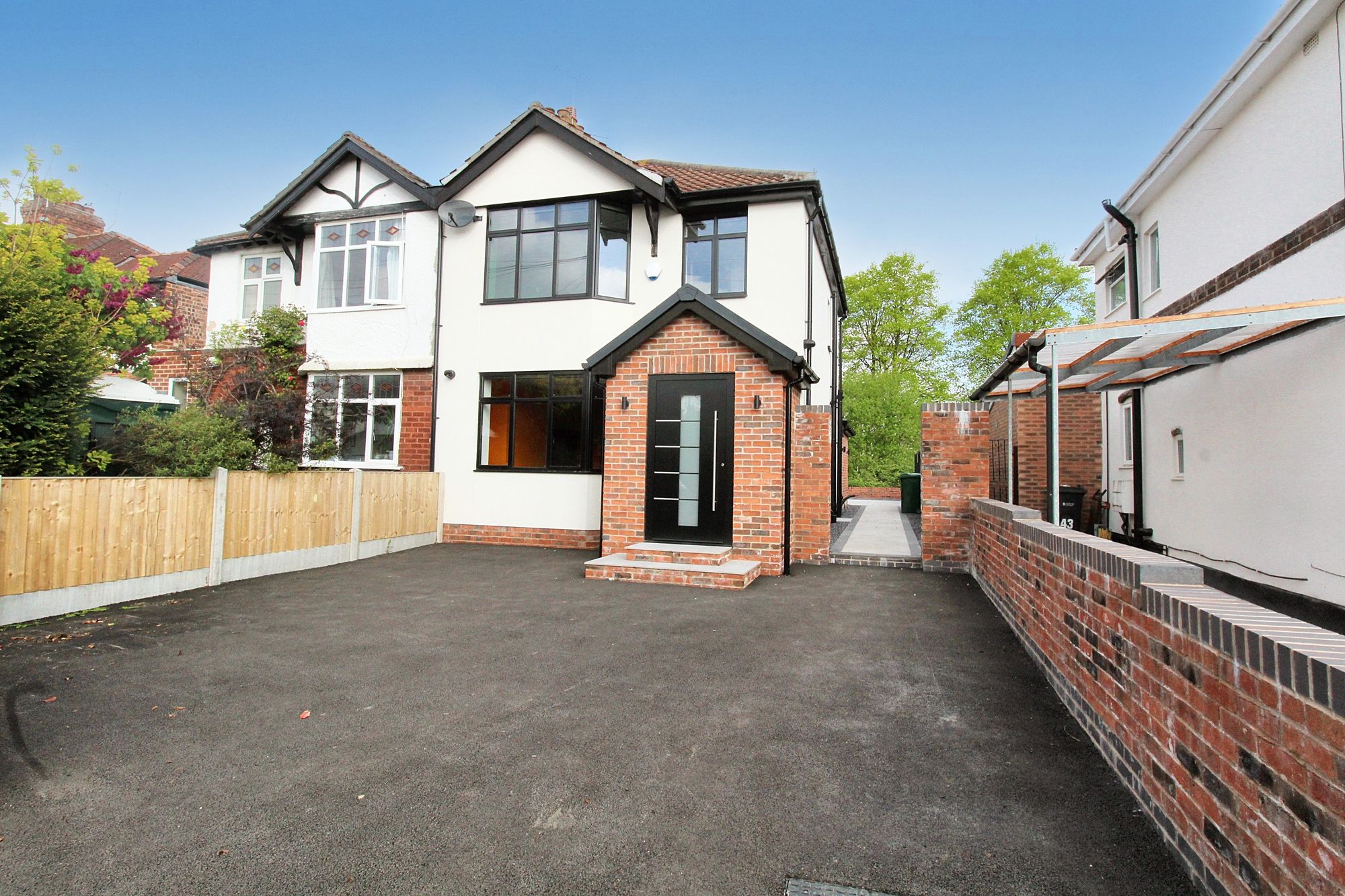 2 bedroom Semi-detached house Under Offer