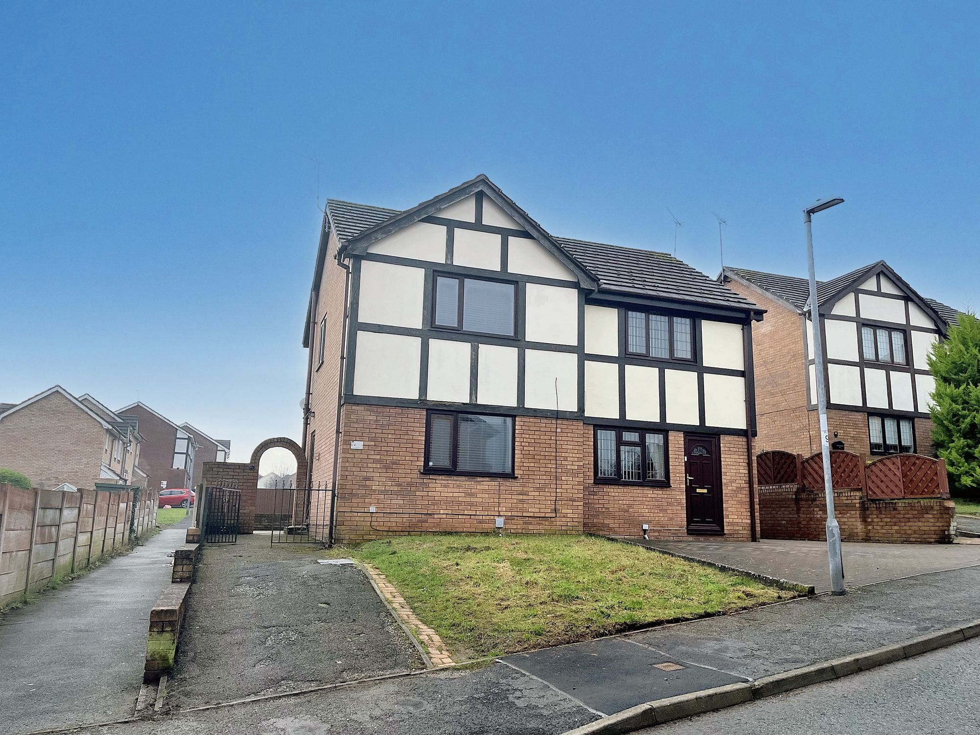 2 bedroom Semi-detached house For Sale
