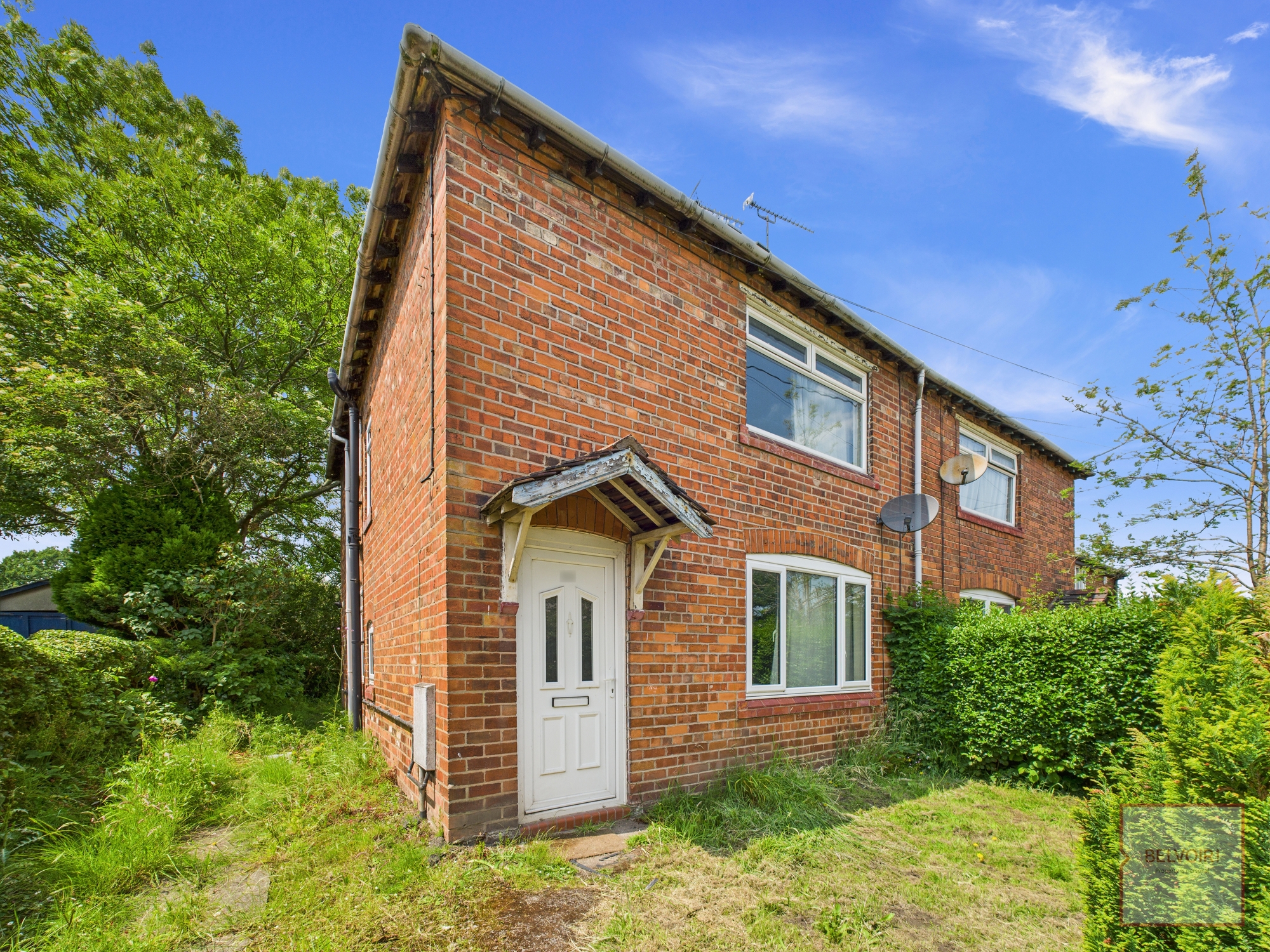 3 bedroom Semi-detached house Under Offer