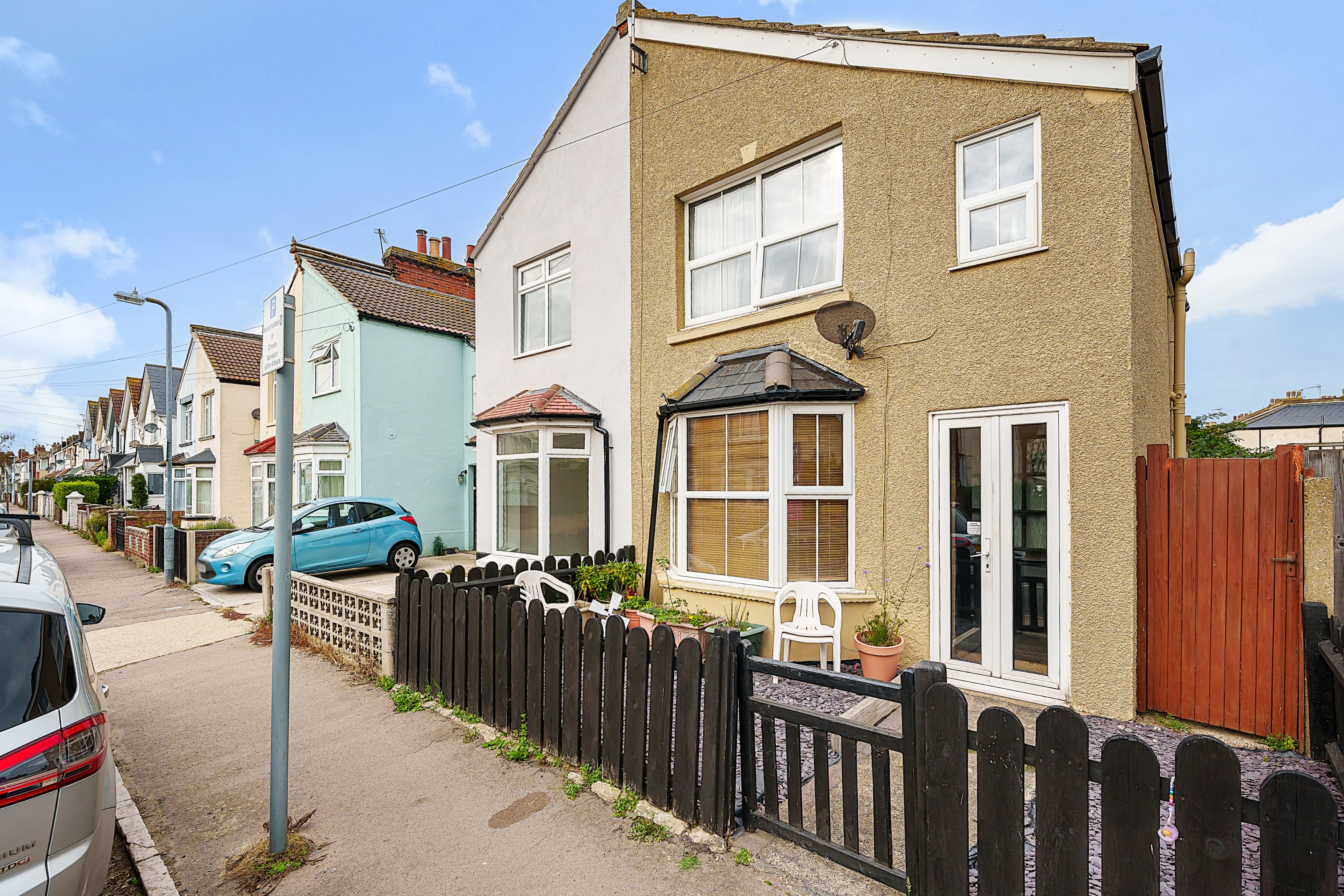 2 bedroom Semi-detached house For Sale