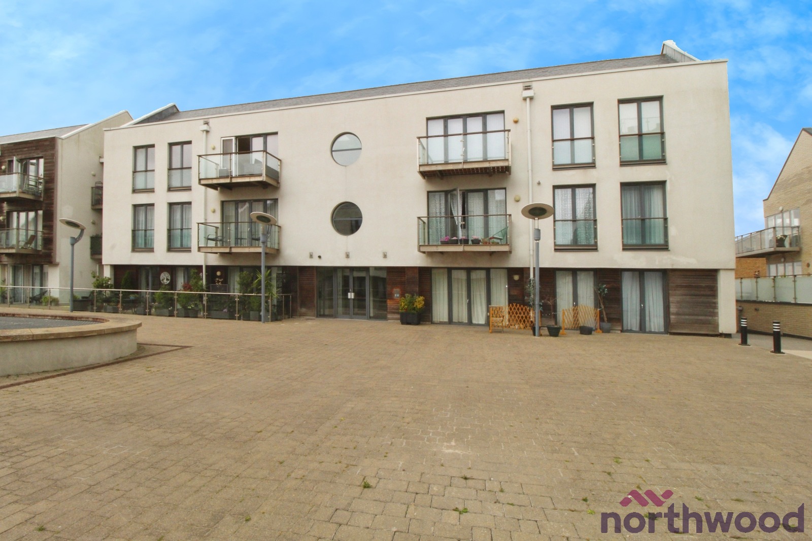 2 bedroom Flat For Sale