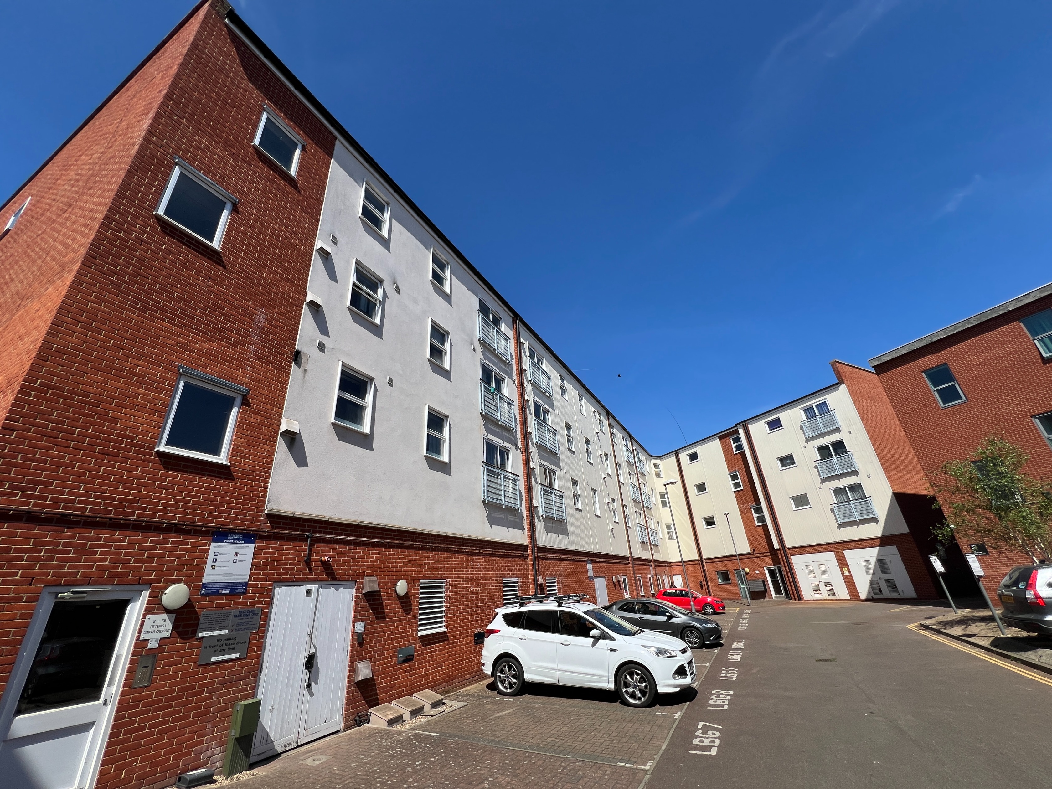 2 bedroom Flat For Sale