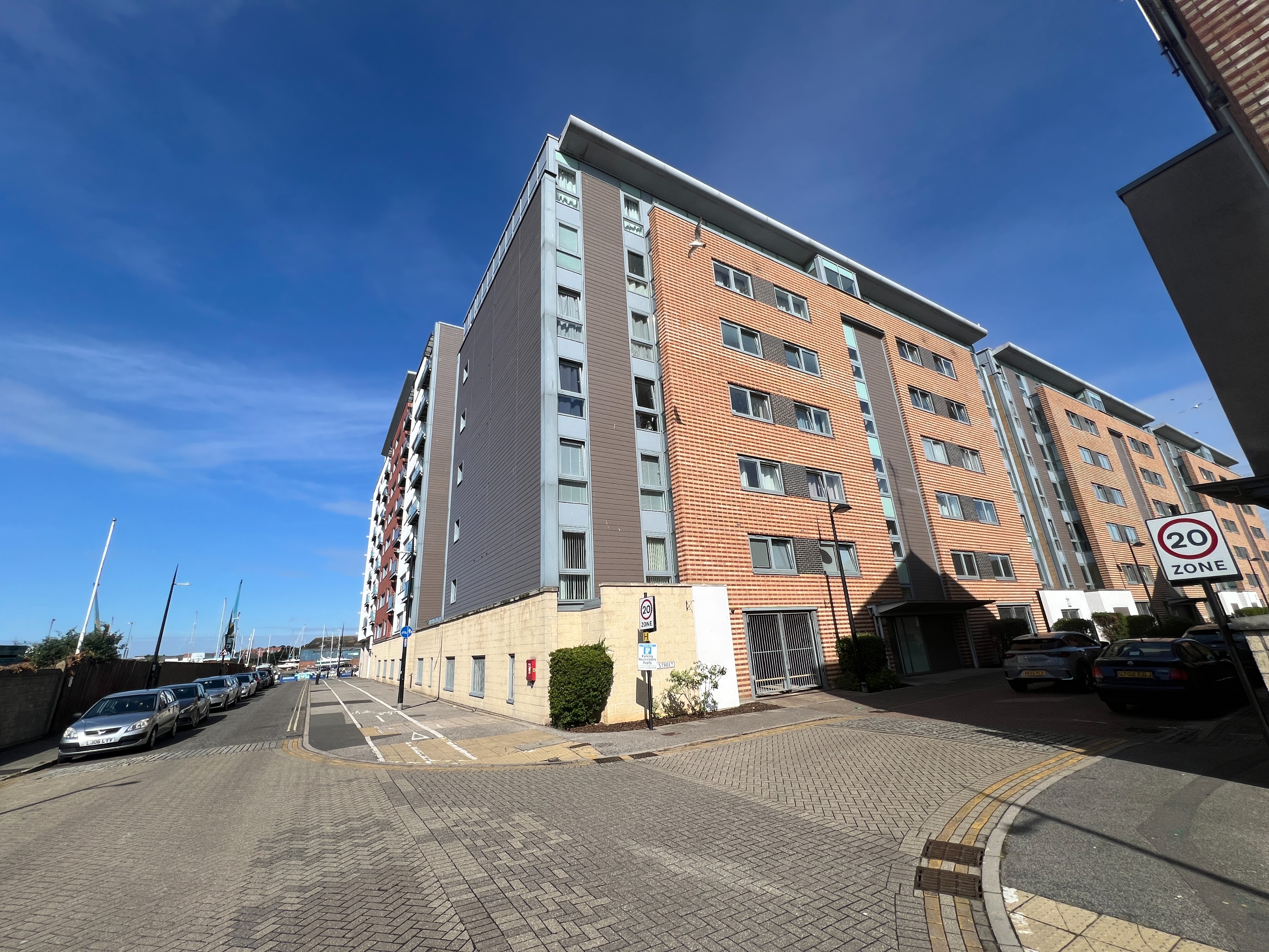 2 bedroom Flat For Sale