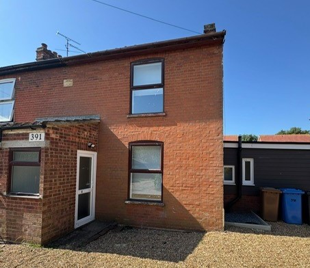 5 bedroom Semi-detached house Under Offer