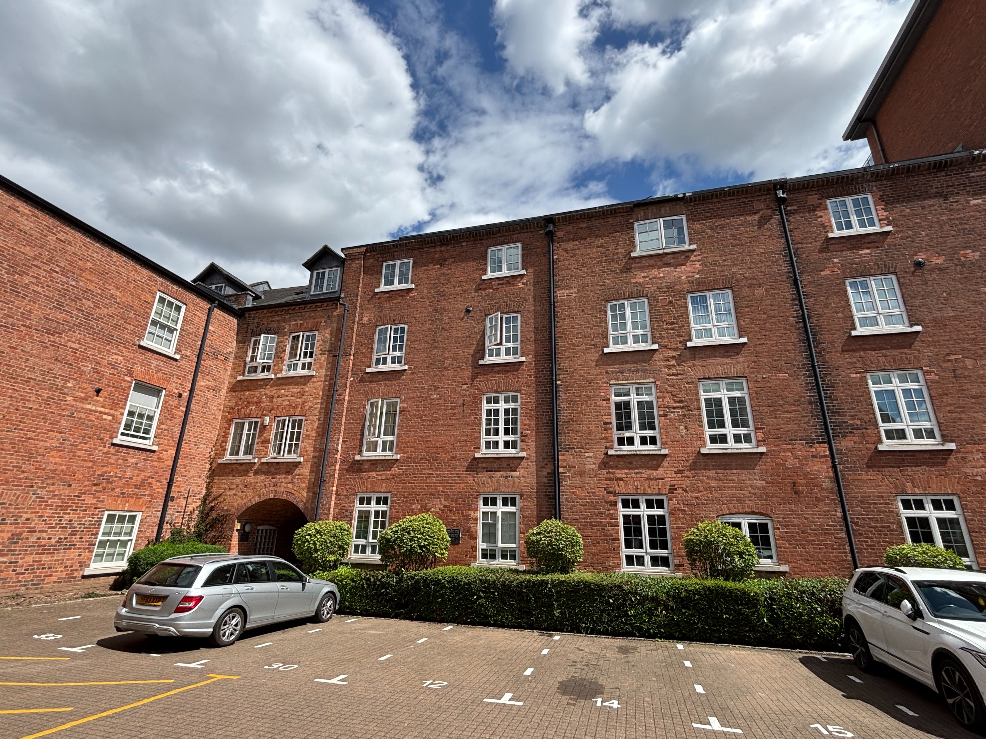 2 bedroom Flat To Let