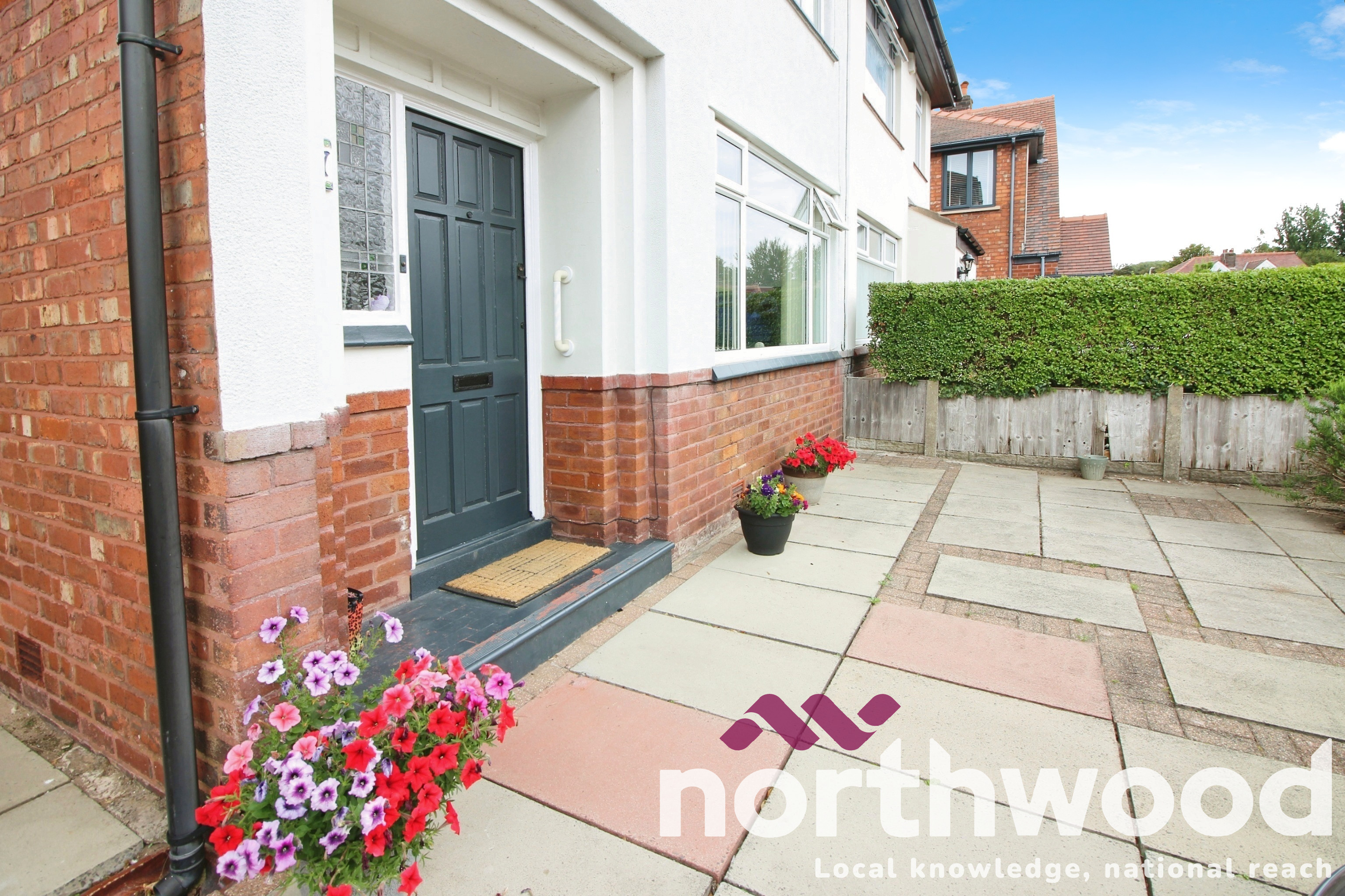 3 bedroom Semi-detached house To Let