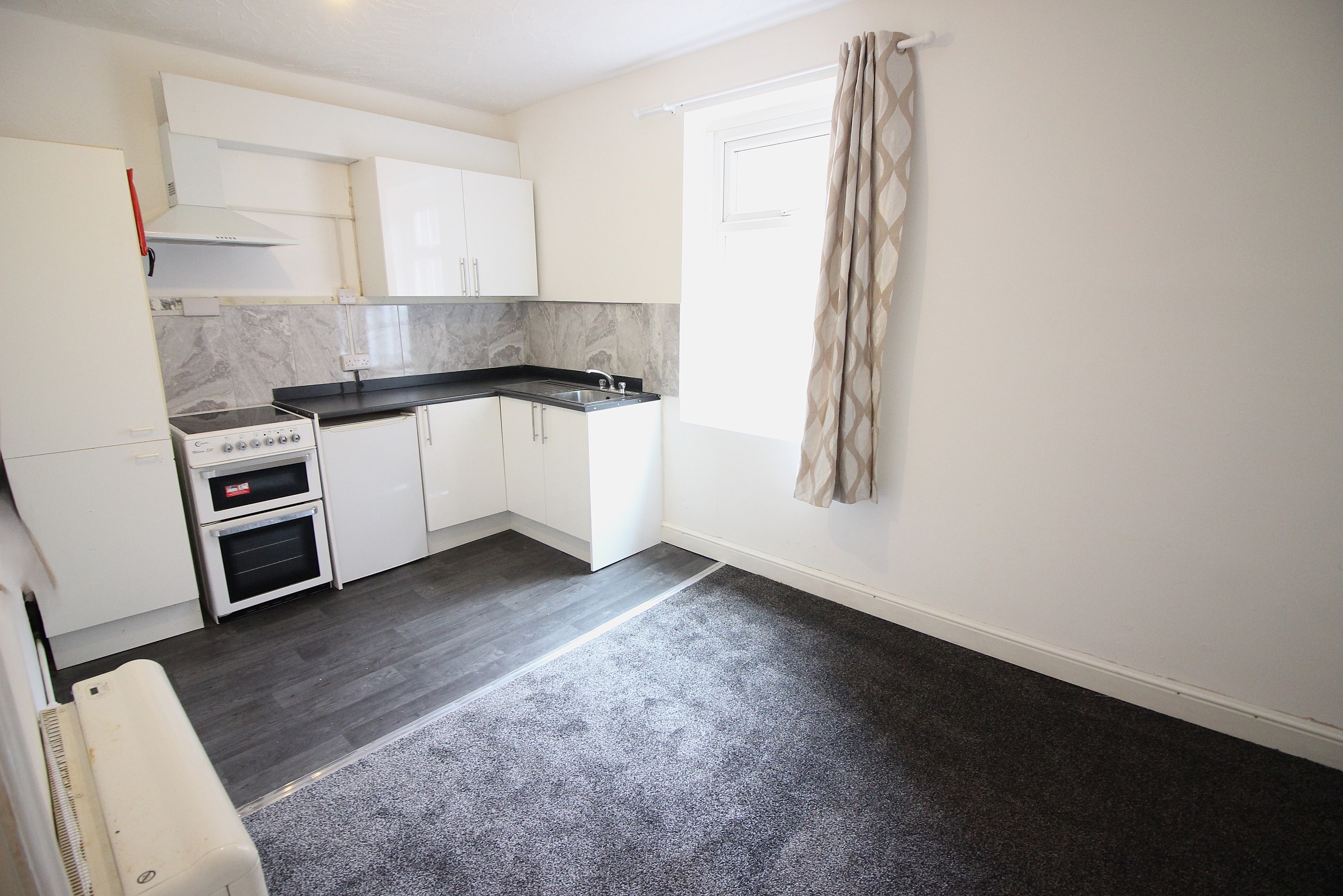 1 bedroom Flat To Let