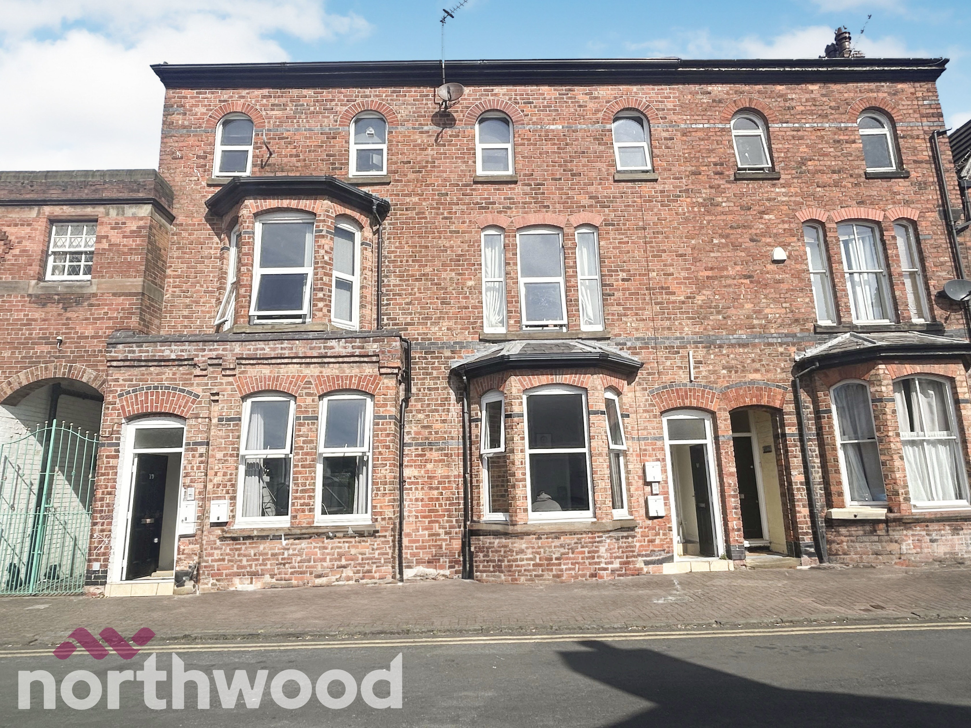6 bedroom  For Sale