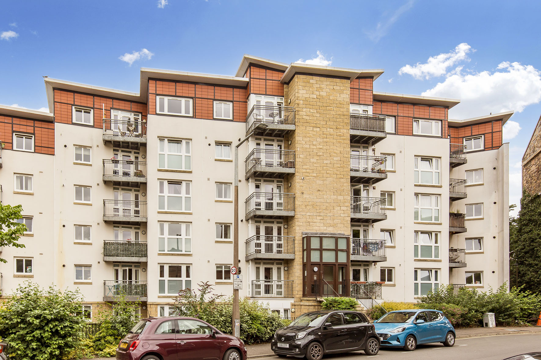 2 bedroom Flat For Sale