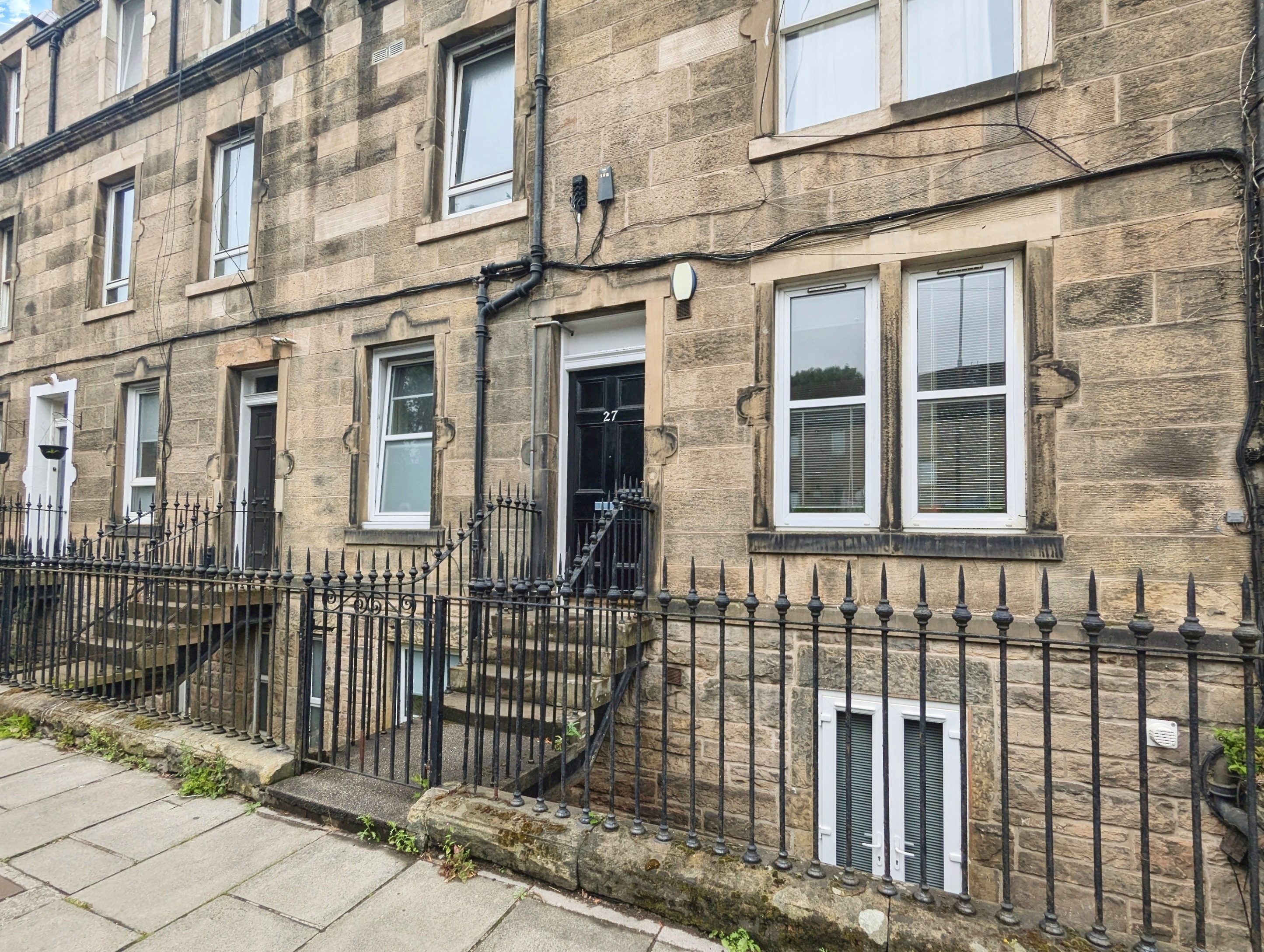 5 bedroom Flat To Let