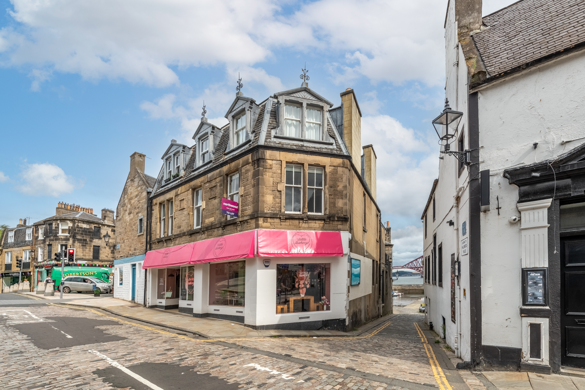 2 bedroom Flat To Let