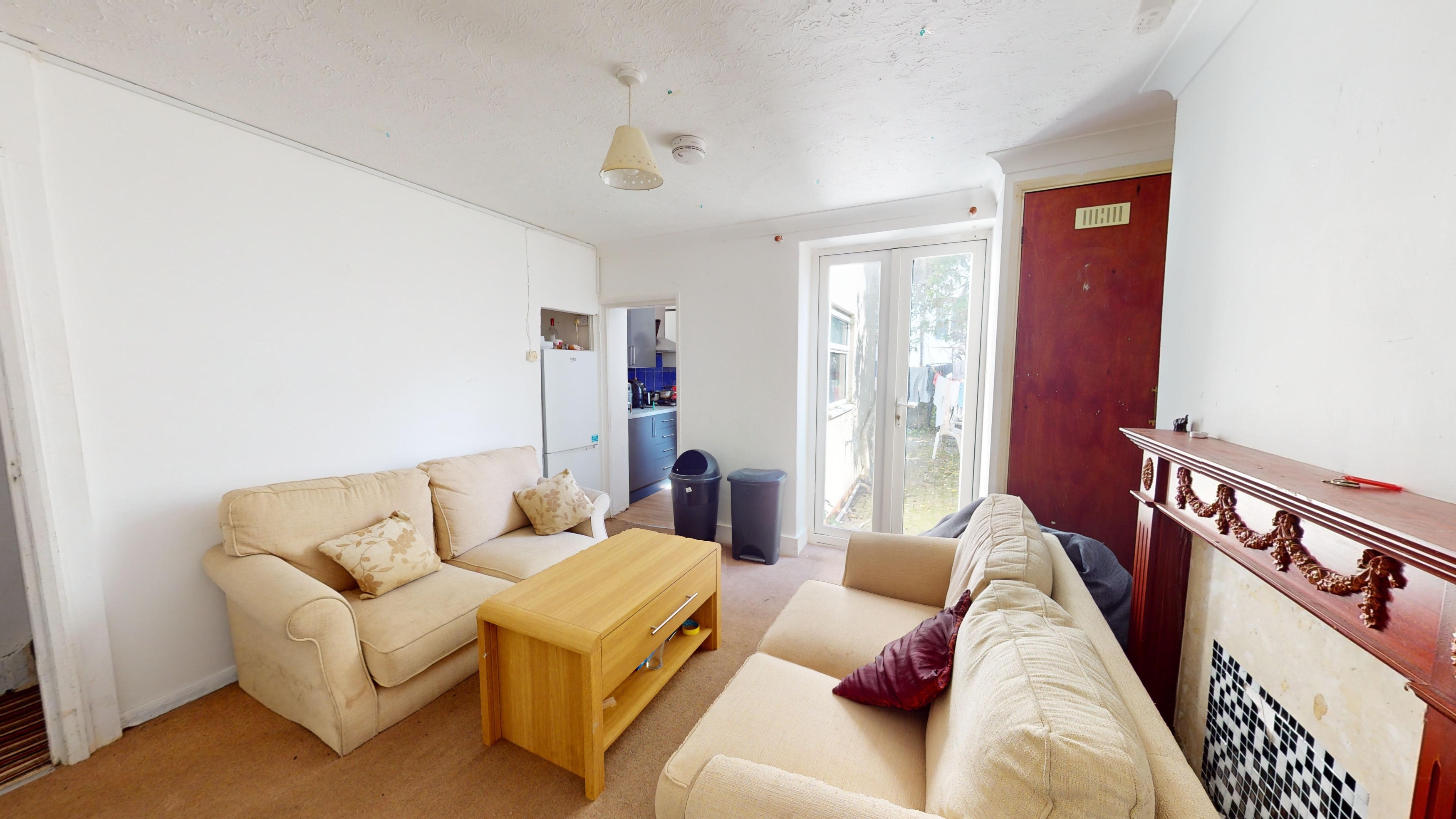 6 bedroom Terraced House To Let