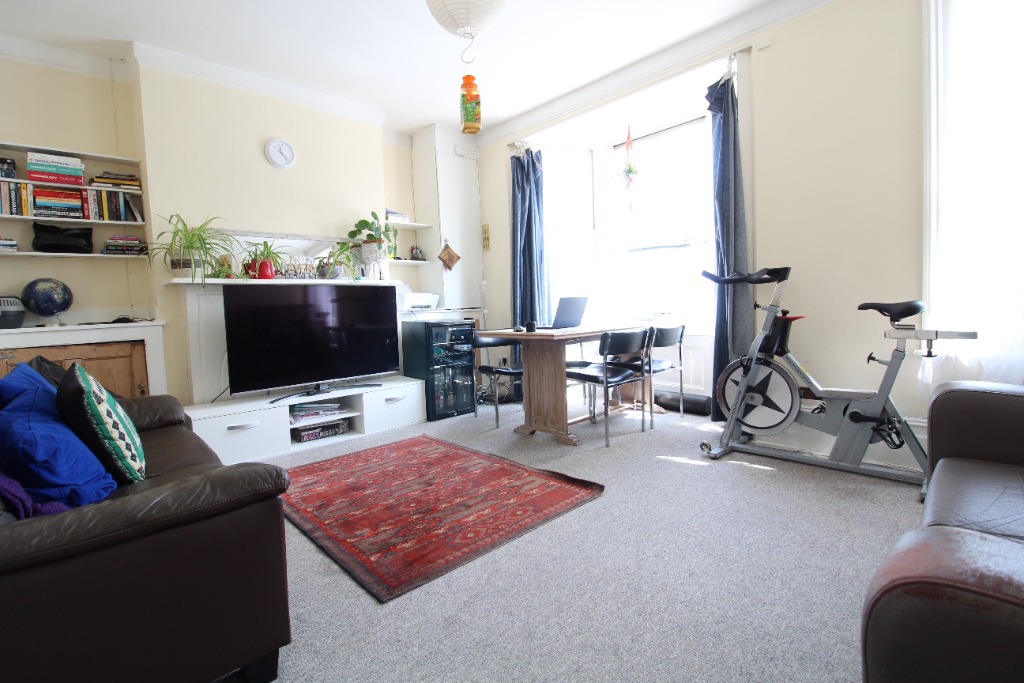 2 bedroom Maisonette To Let