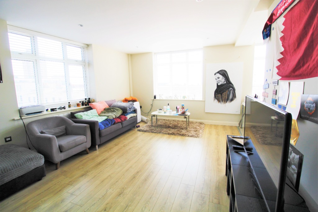 2 bedroom Flat To Let