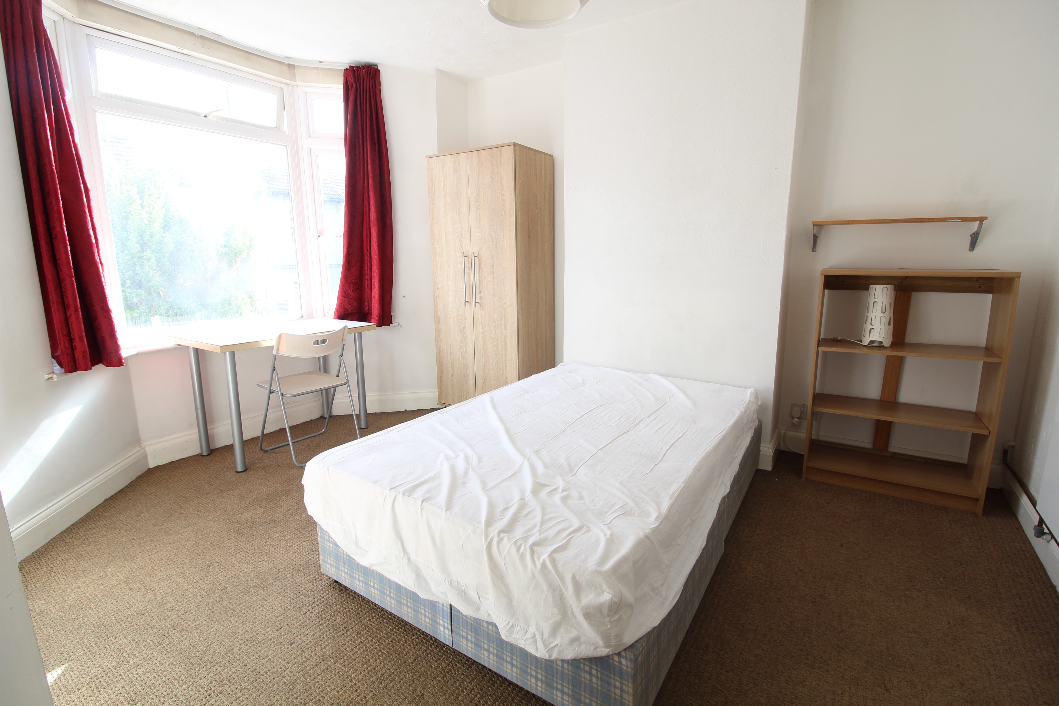 4 bedroom Terraced House To Let
