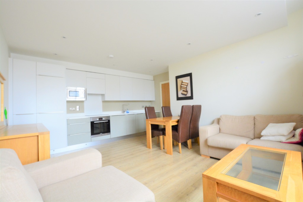 2 bedroom Flat To Let