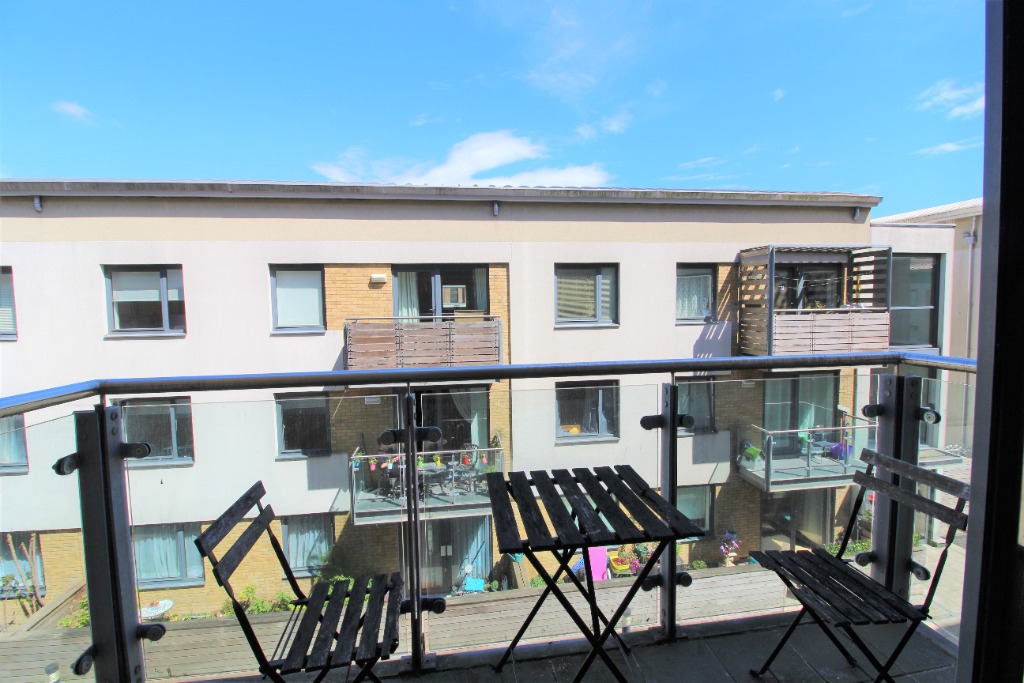 2 bedroom Flat To Let