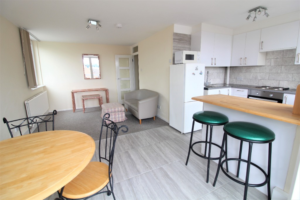 2 bedroom Flat To Let