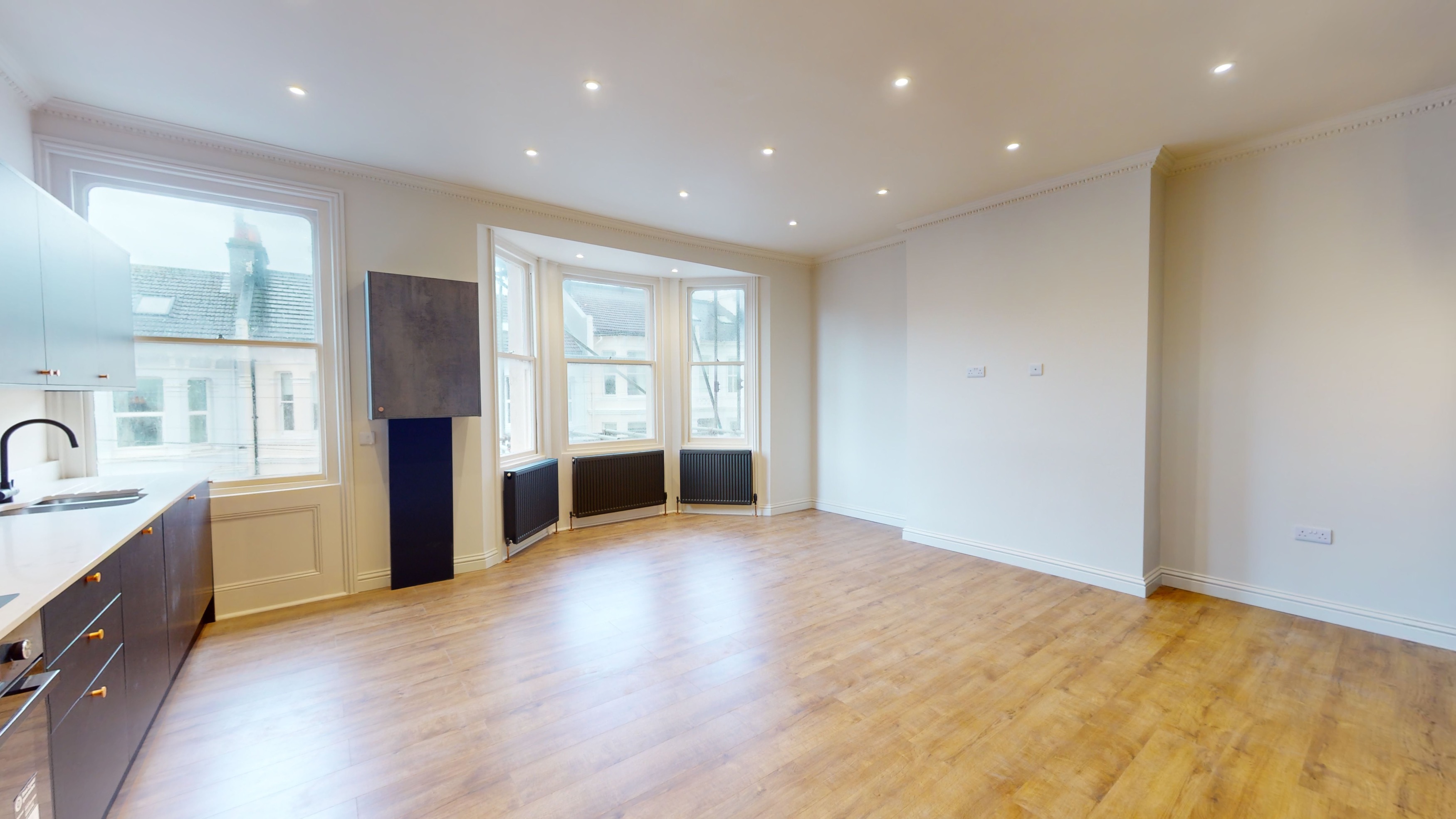 4 bedroom Flat To Let