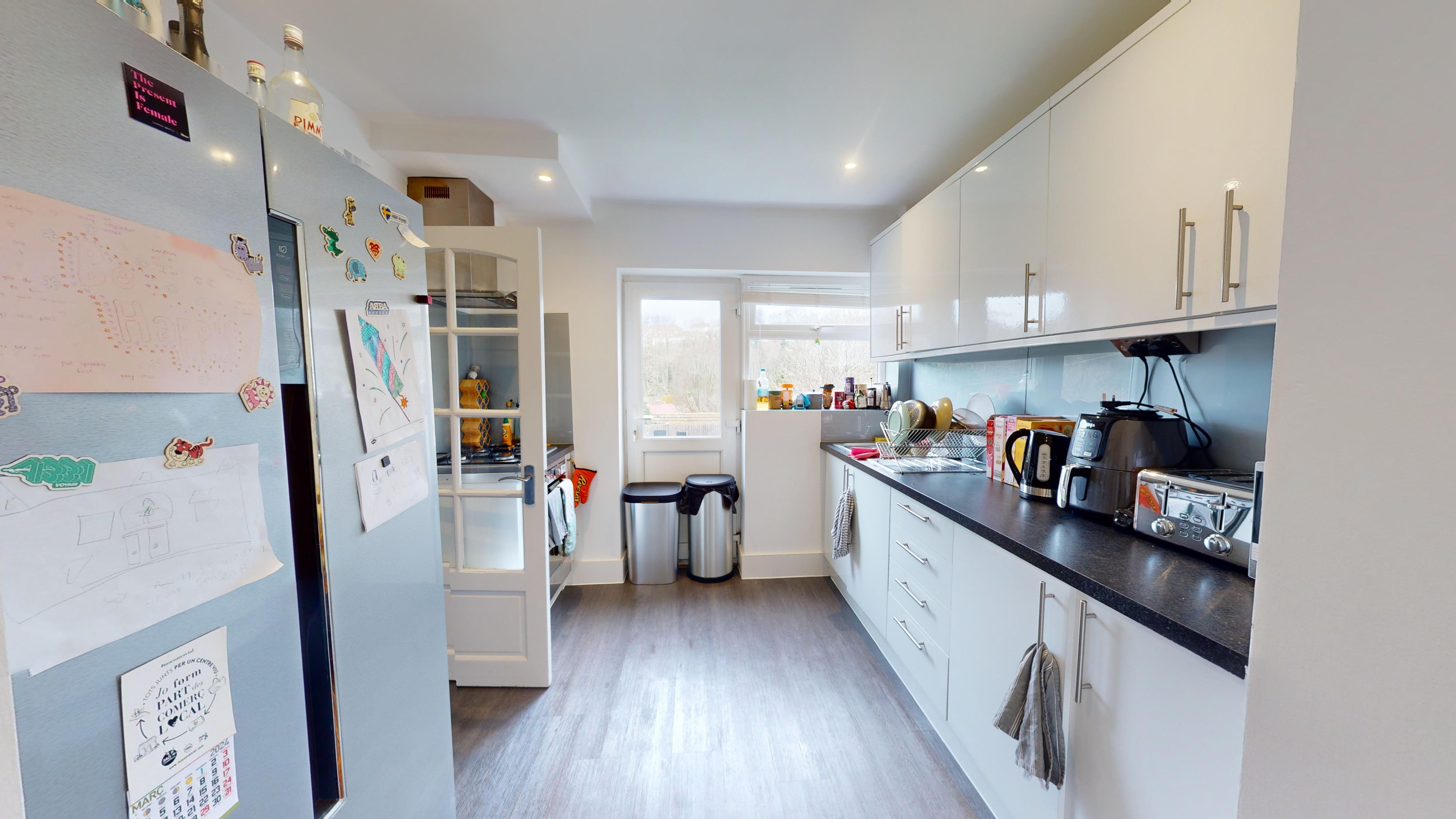 4 bedroom Semi-detached house To Let