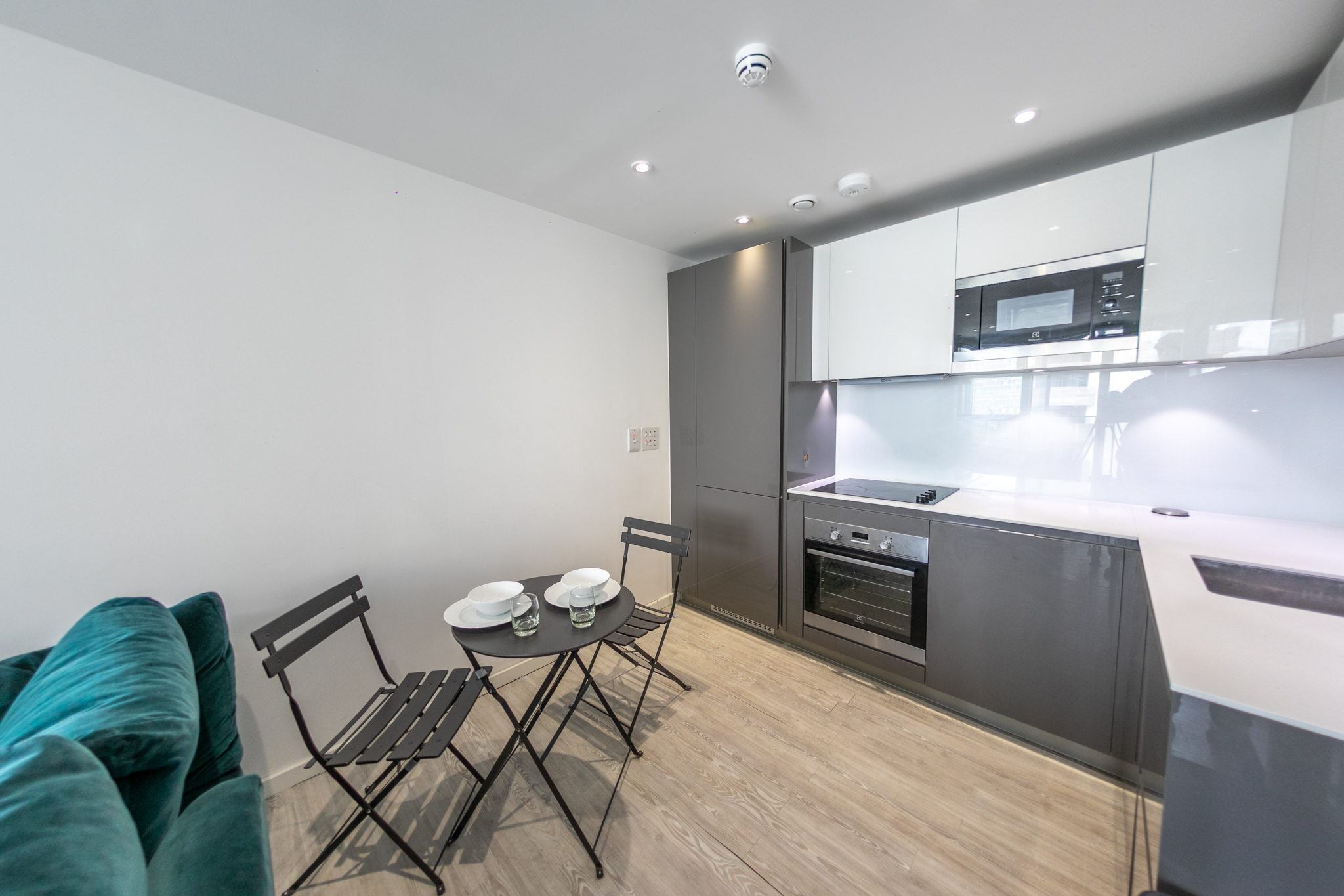 2 bedroom Flat To Let