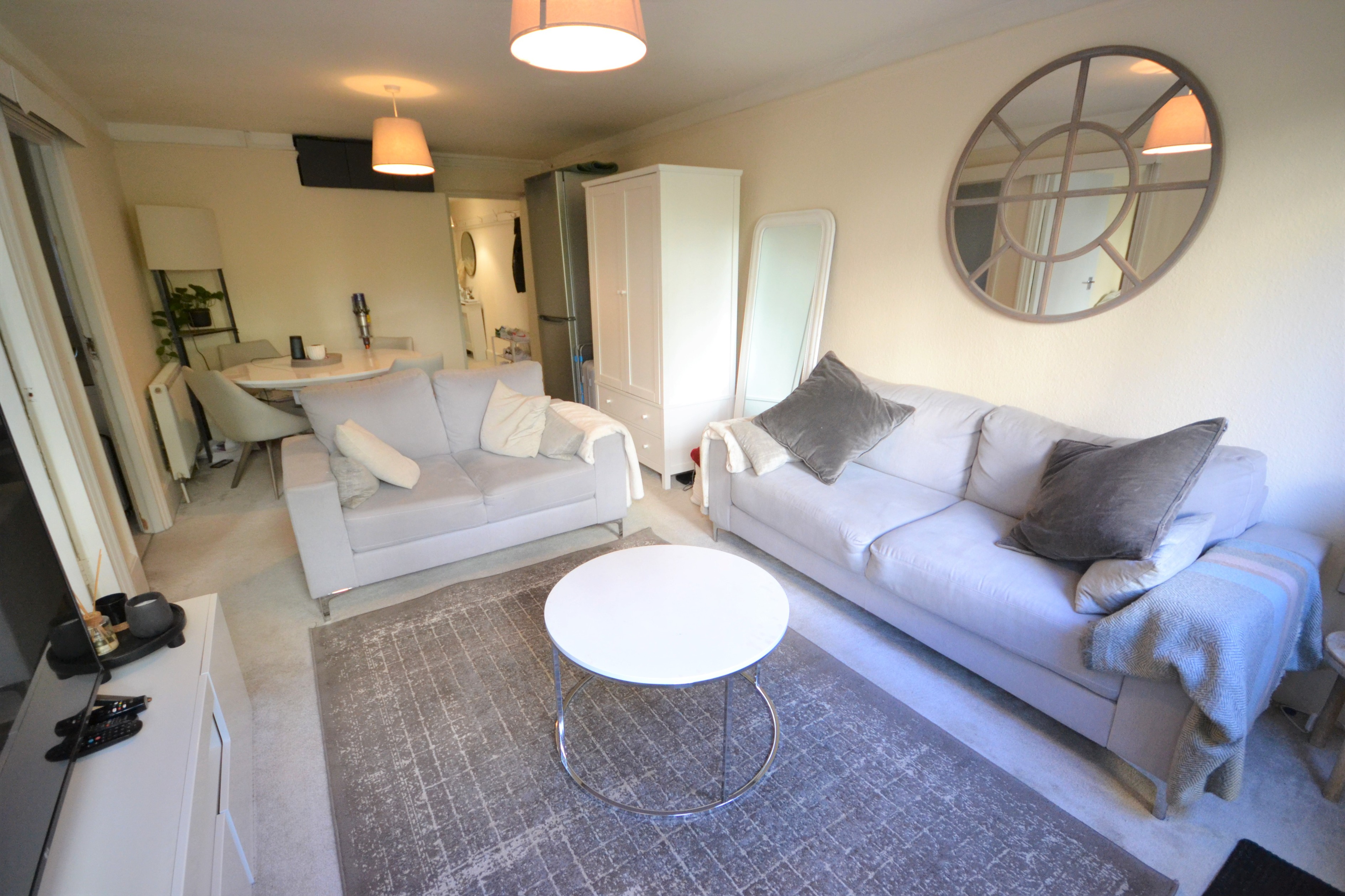 2 bedroom Flat To Let