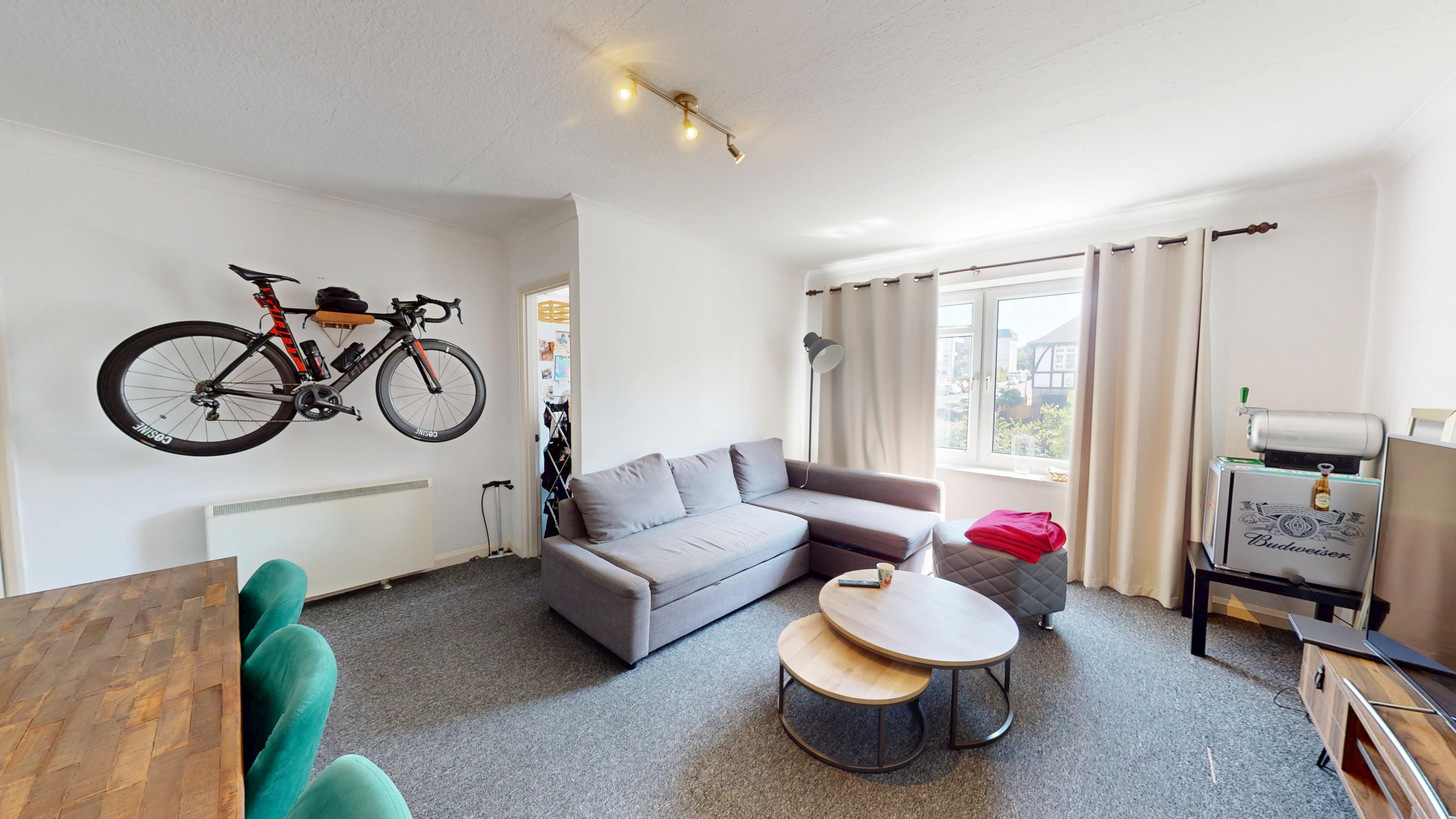 2 bedroom Flat For Sale