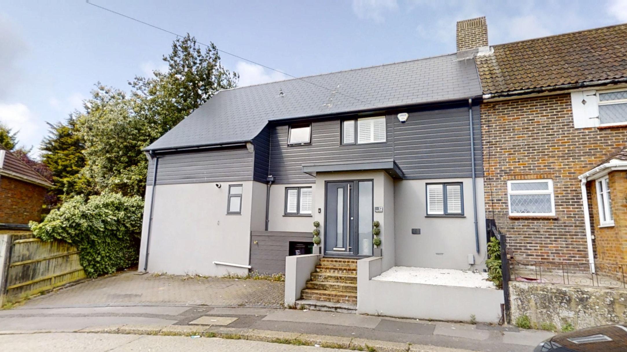 4 bedroom Semi-detached house For Sale