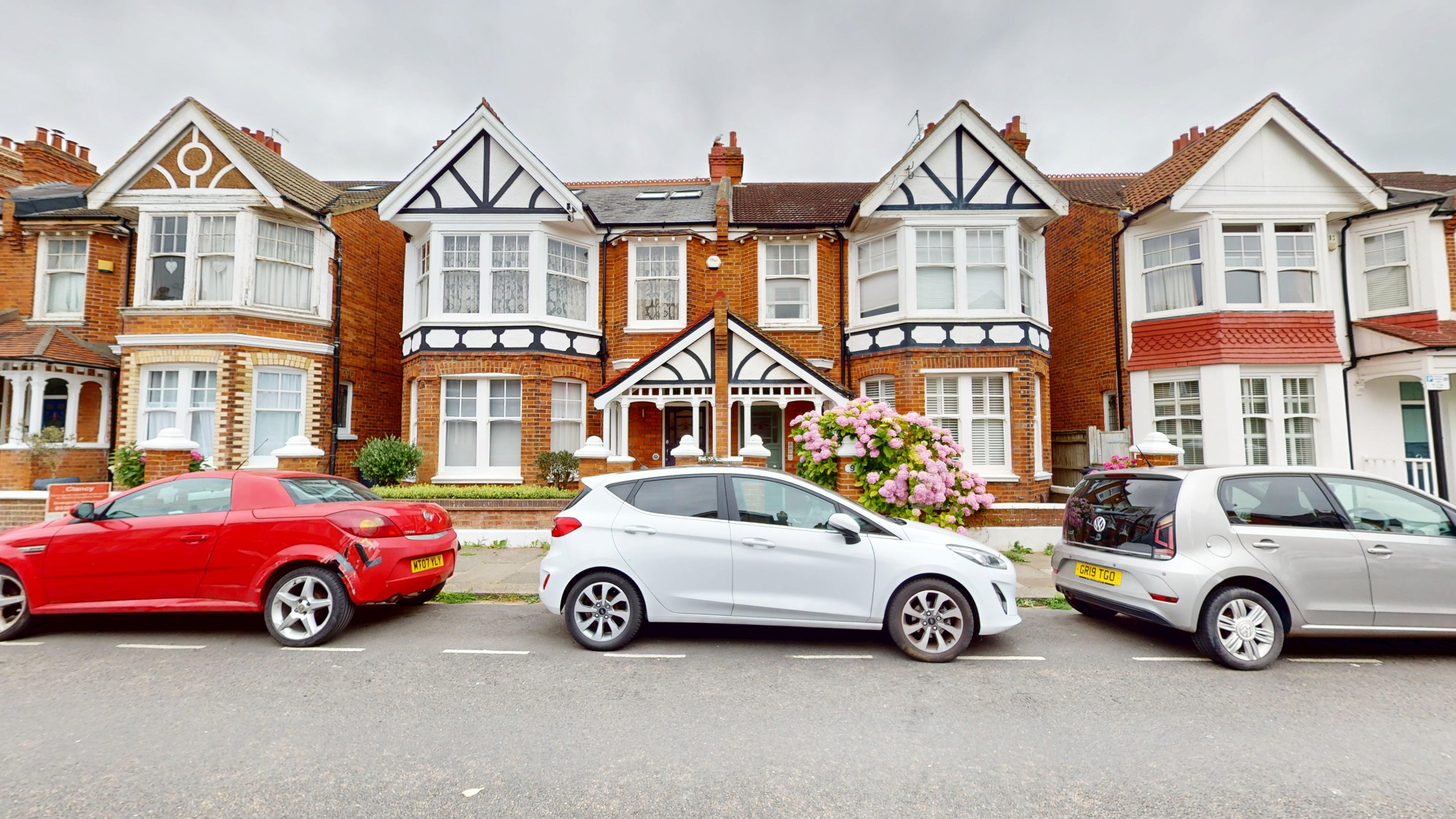 2 bedroom Flat Under Offer