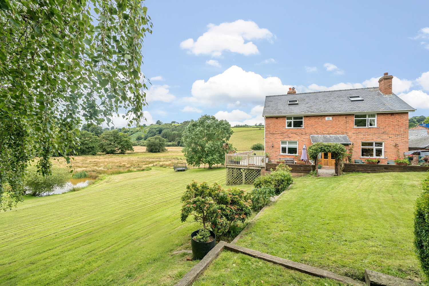 4 bedroom Property Under Offer