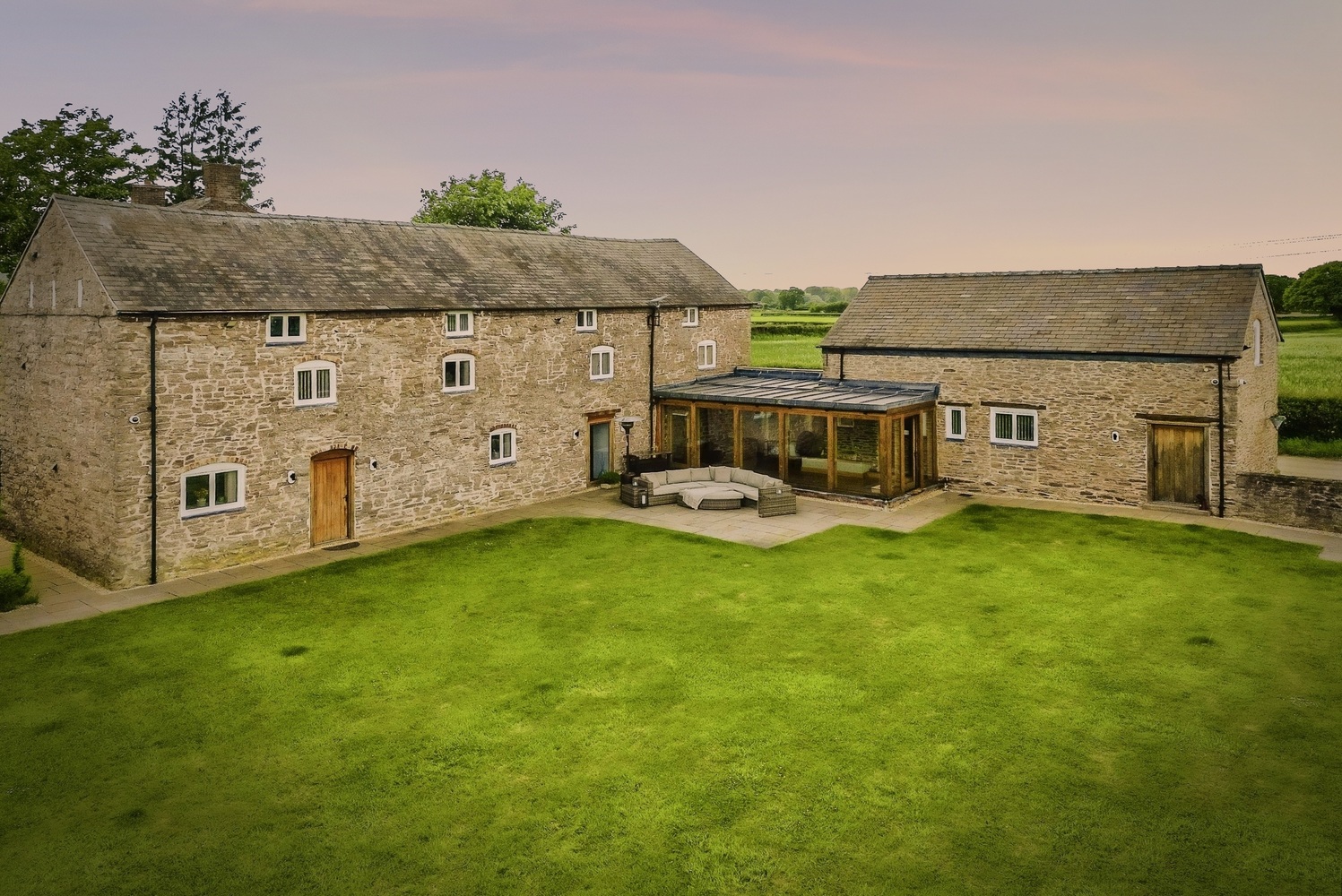 5 bedroom Property Under Offer