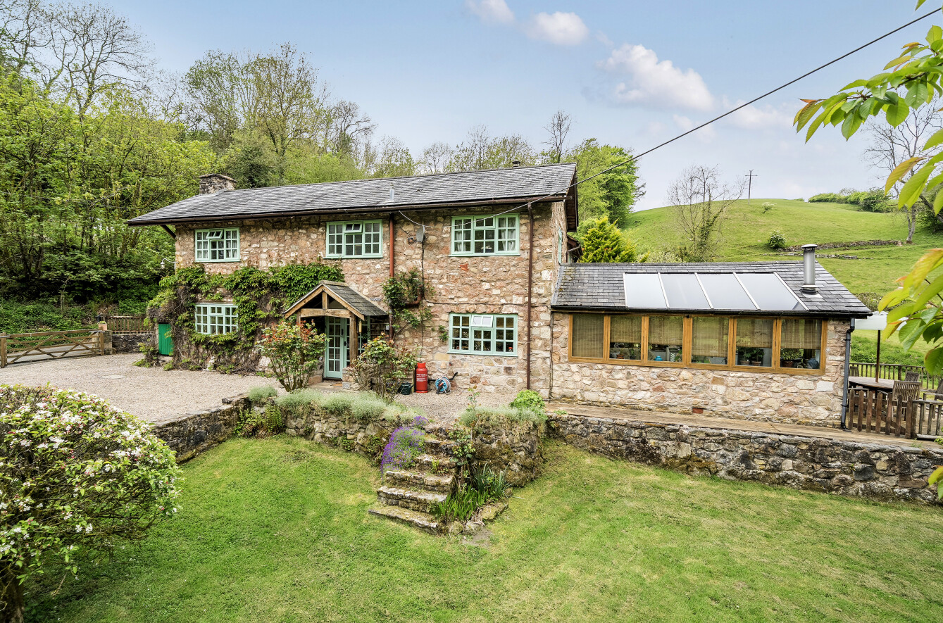 4 bedroom Property Under Offer