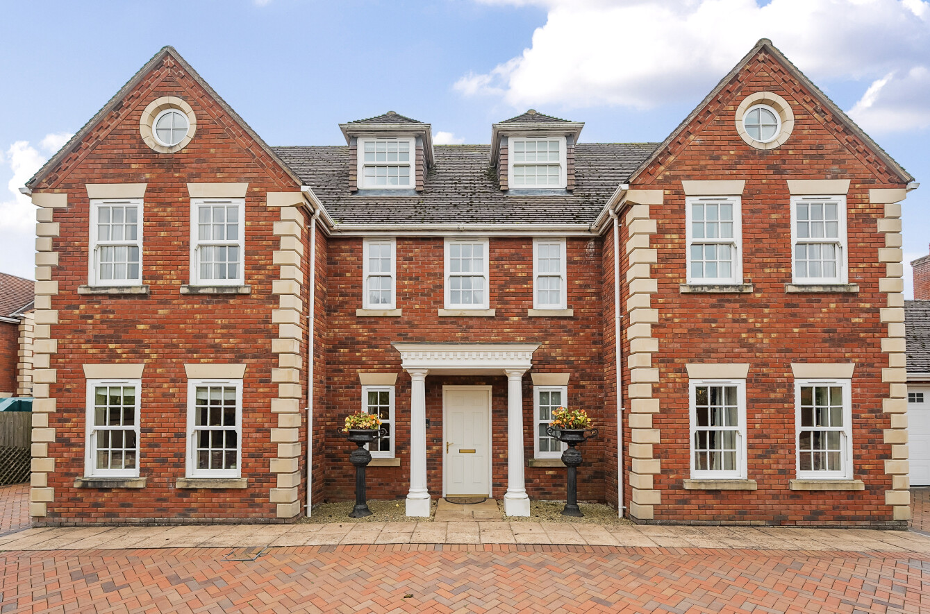 5 bedroom Property Under Offer