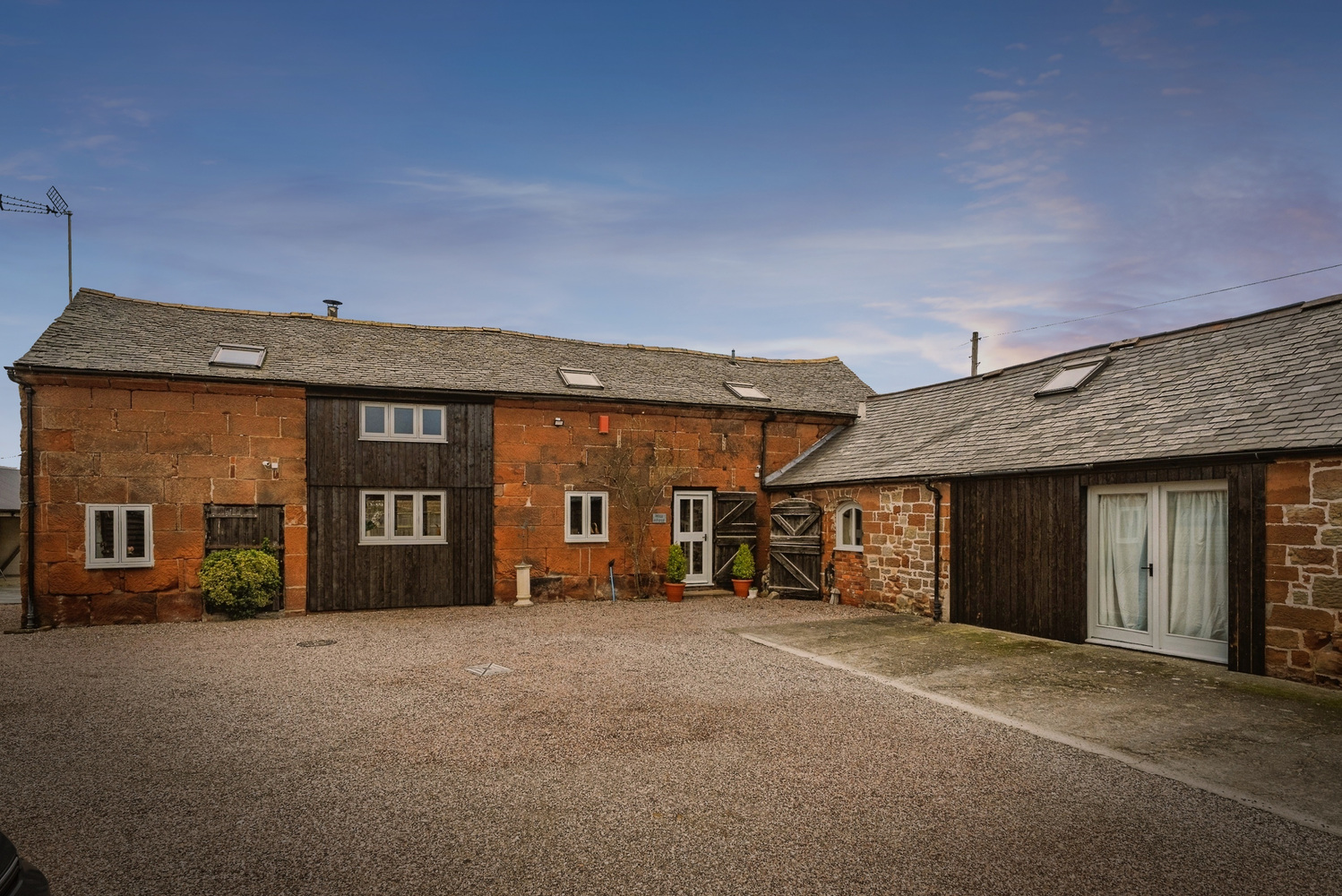 5 bedroom Property Under Offer