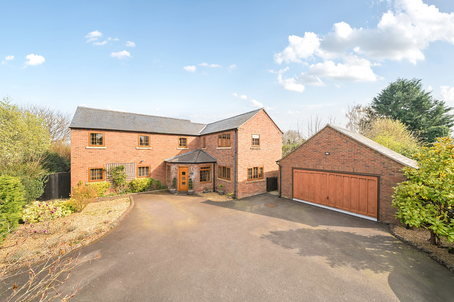 5 bedroom Property For Sale