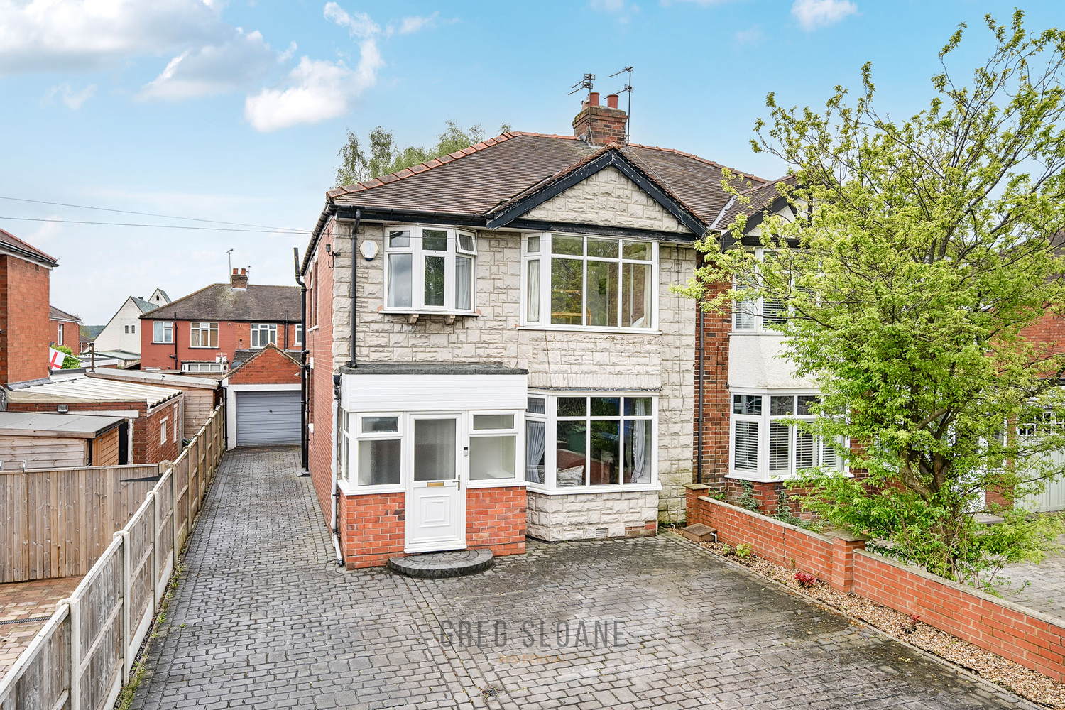 4 bedroom Semi-detached house Under Offer