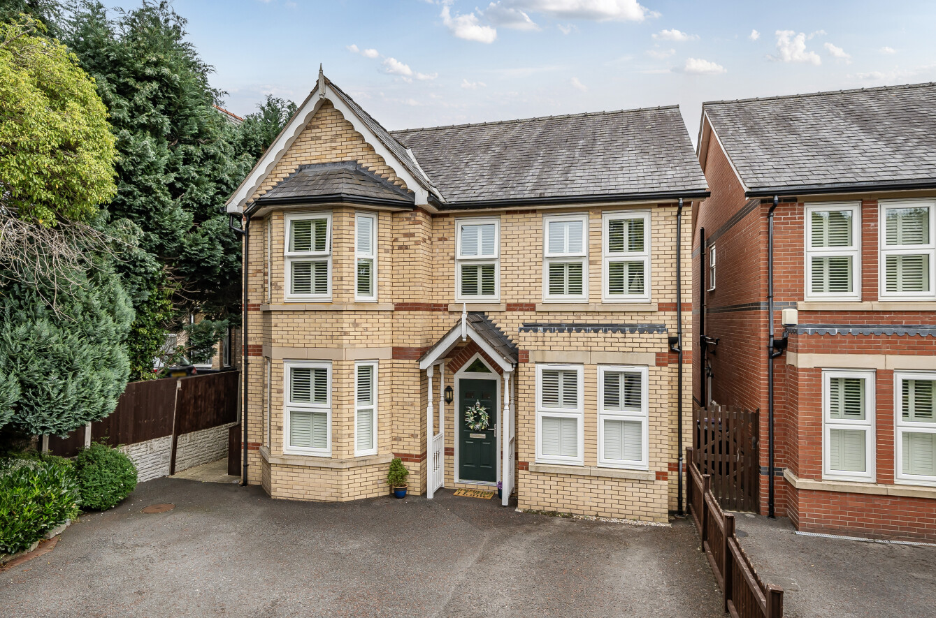 4 bedroom  For Sale