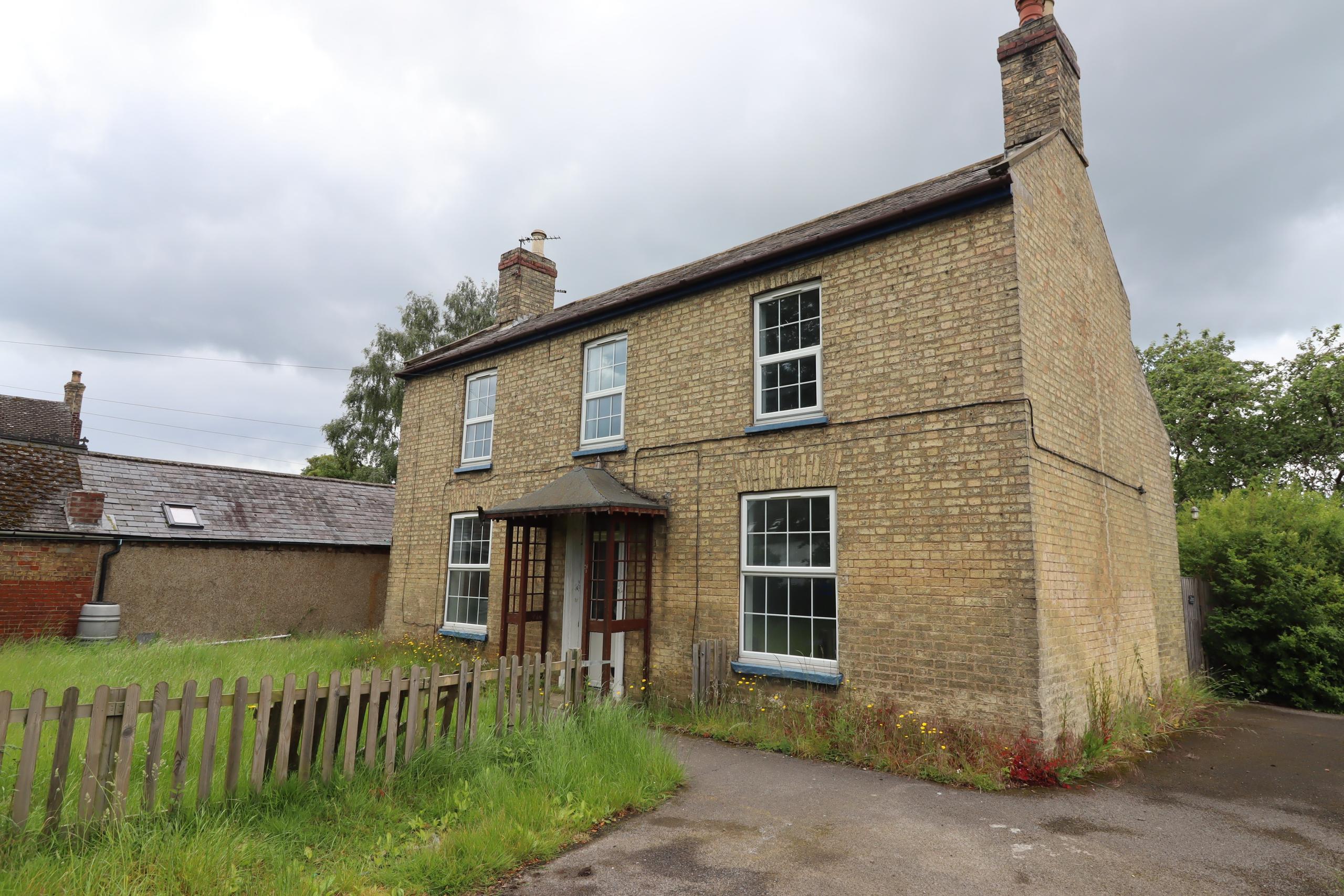 4 bedroom Detached house Under Offer